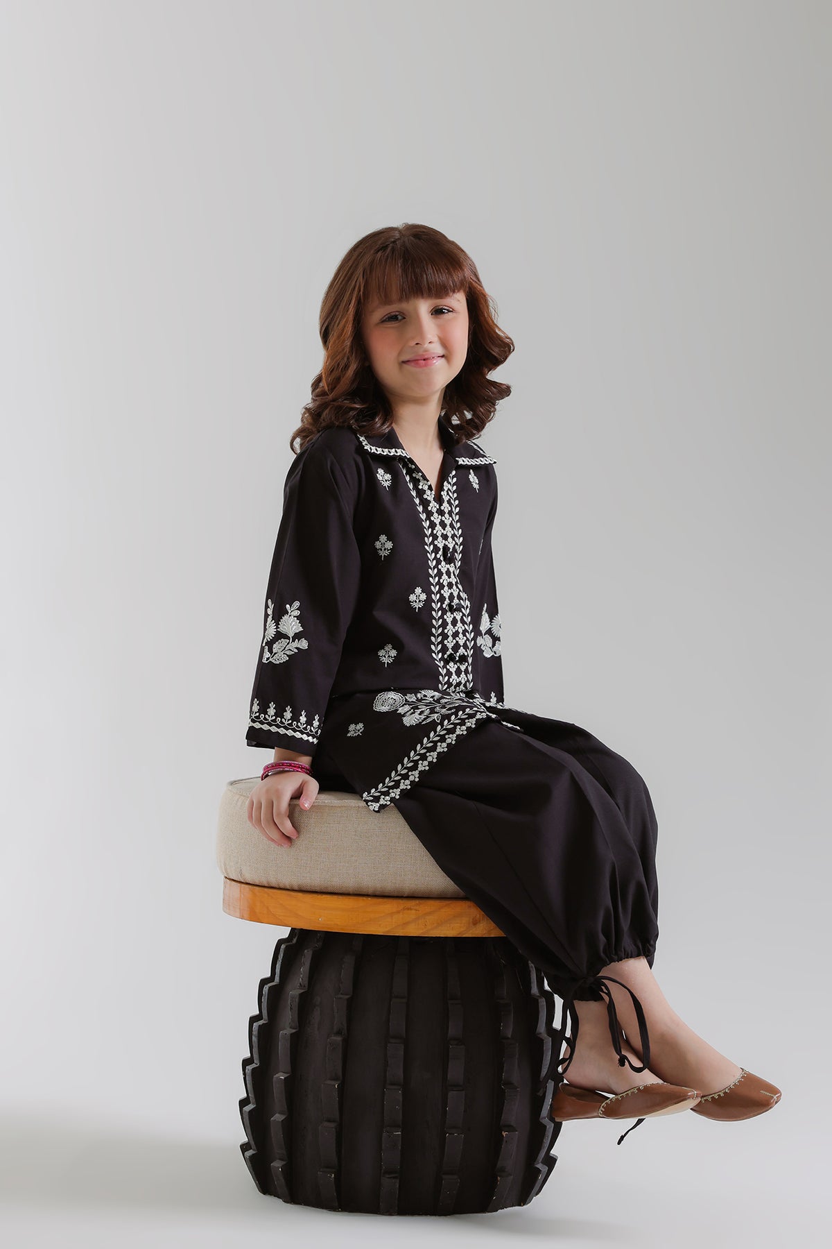 EMBROIDERED SUIT (E1845-402-902 E1845-302-902)