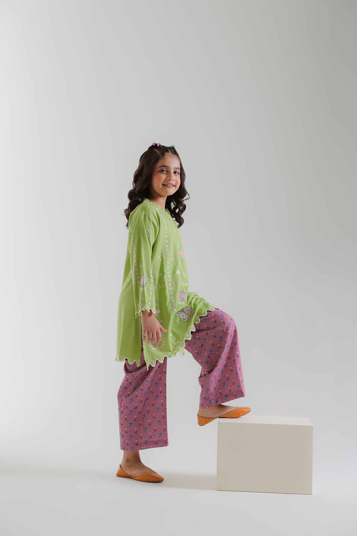EMBROIDERED SUIT (E1852-402-130 E1852-302-130)