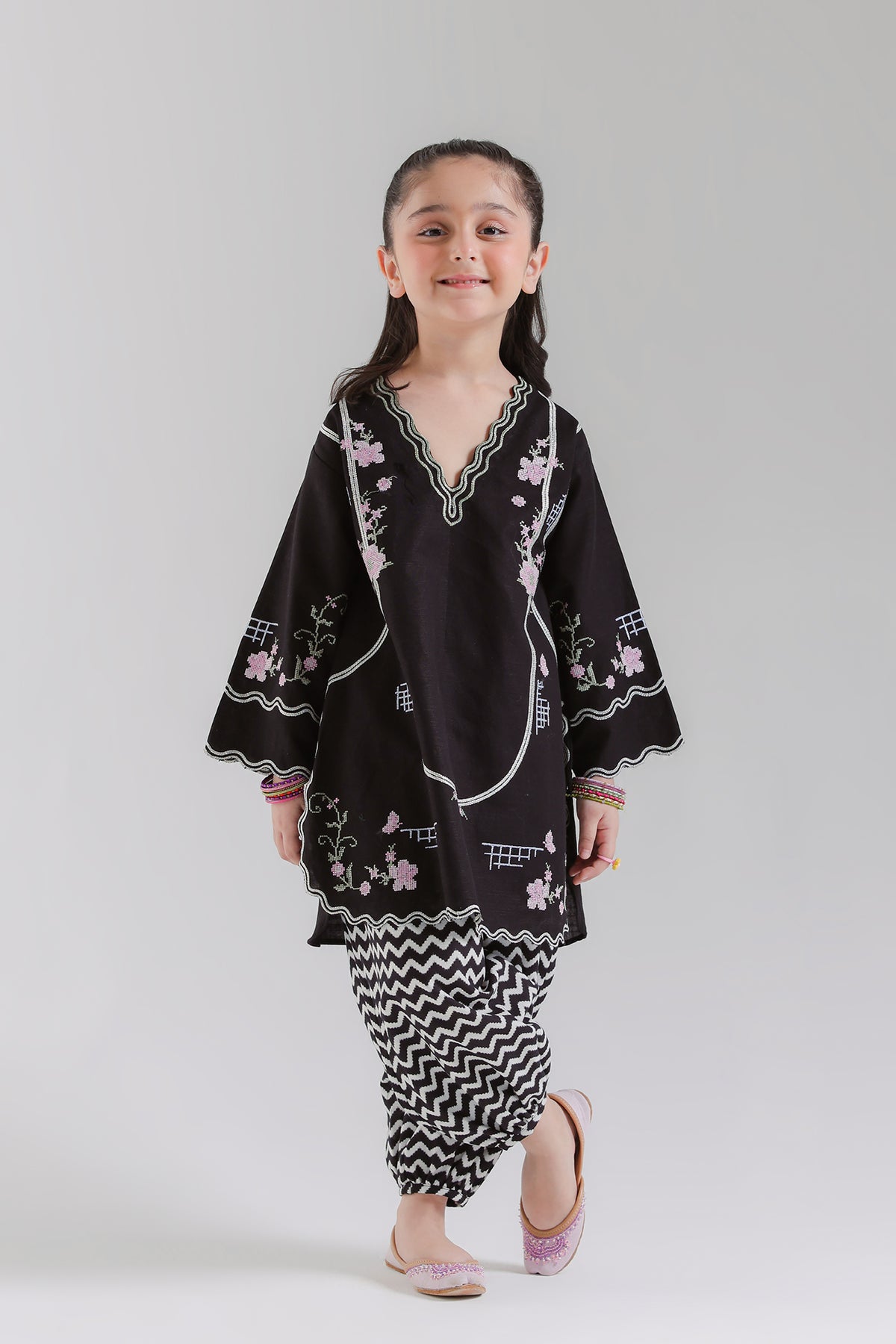 EMBROIDERED SUIT (E1861-402-902 E1861-302-902)