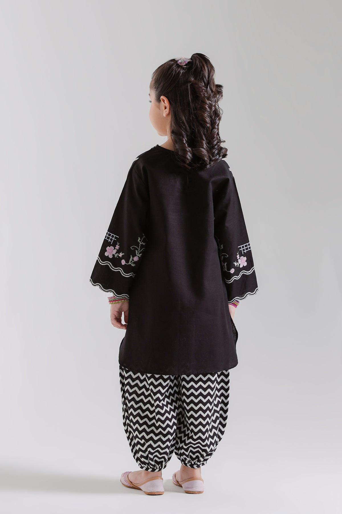 EMBROIDERED SUIT (E1861-402-902 E1861-302-902)