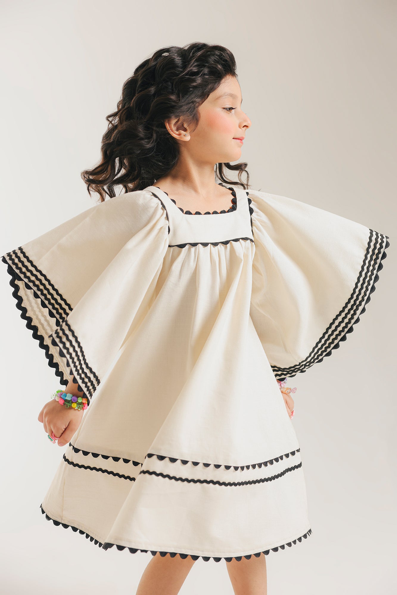 DRESS (E1952/301/002)