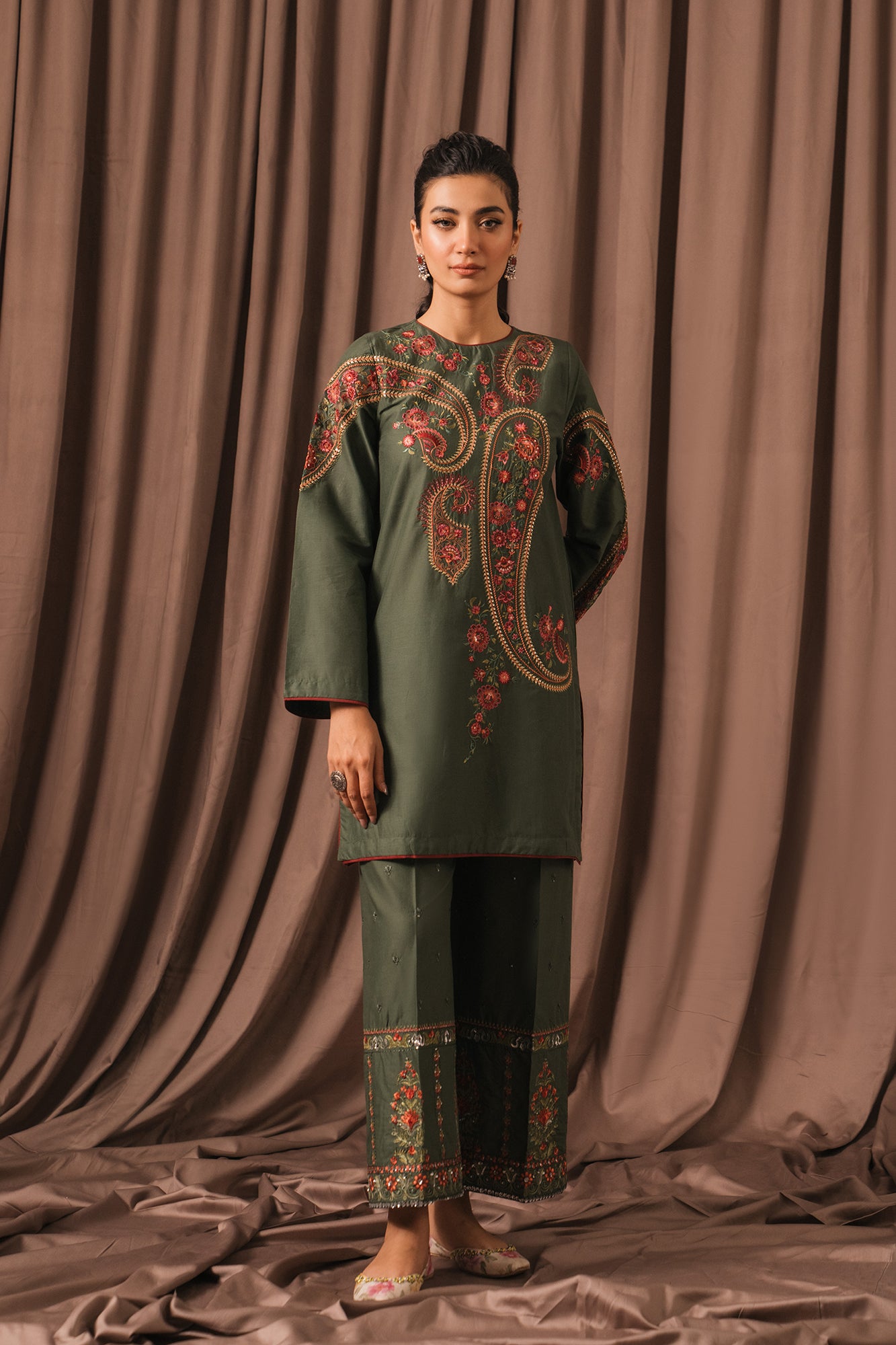 EMBROIDERED SUIT (E2209/103/708)
