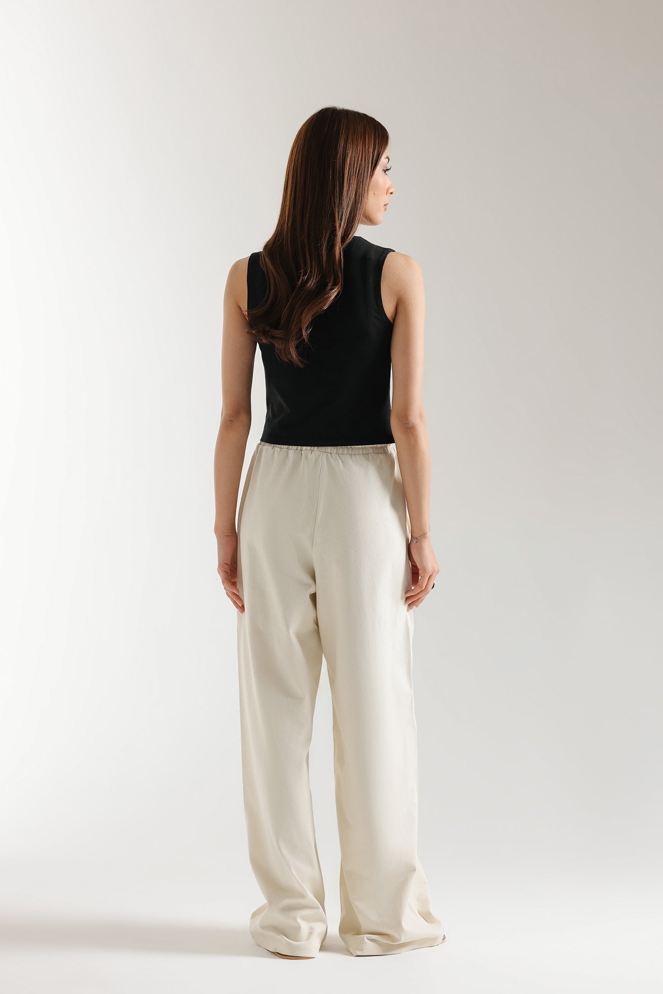SLEEVELESS CROPPED TOP (E2394/108/901)
