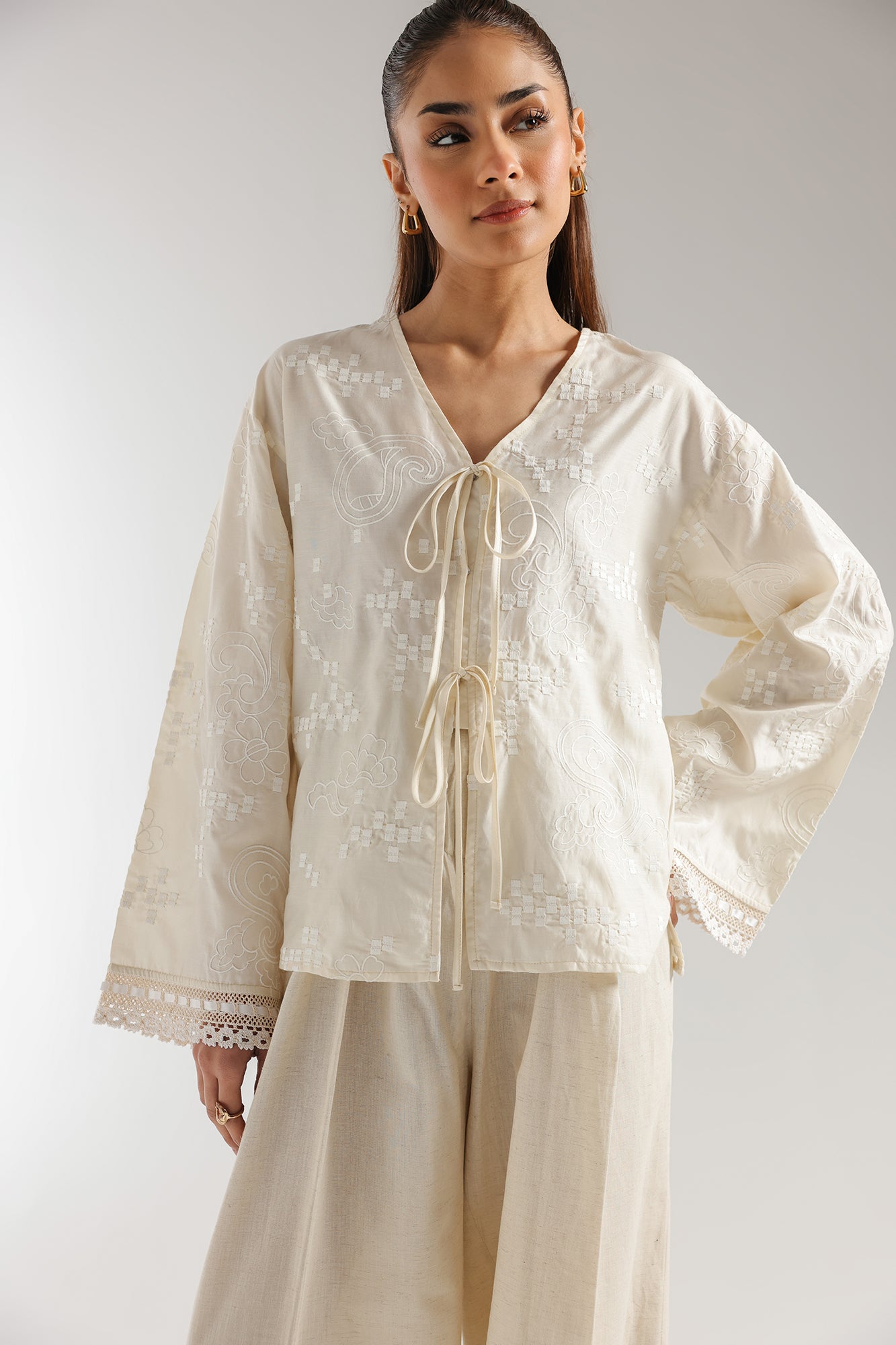 EMBROIDERED TOP (E2531/108/002)