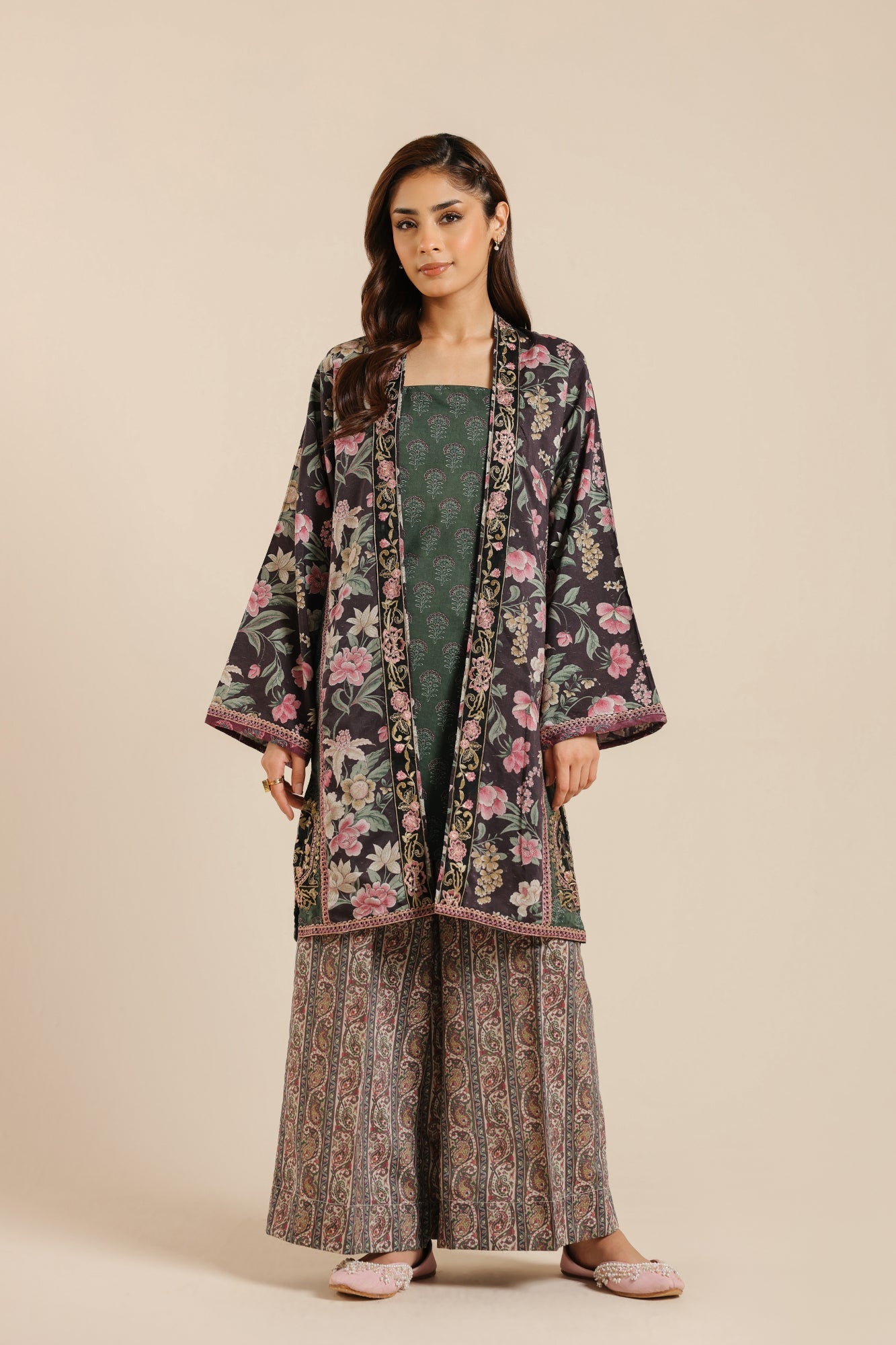EMBROIDERED SUIT (E2600/103/901)