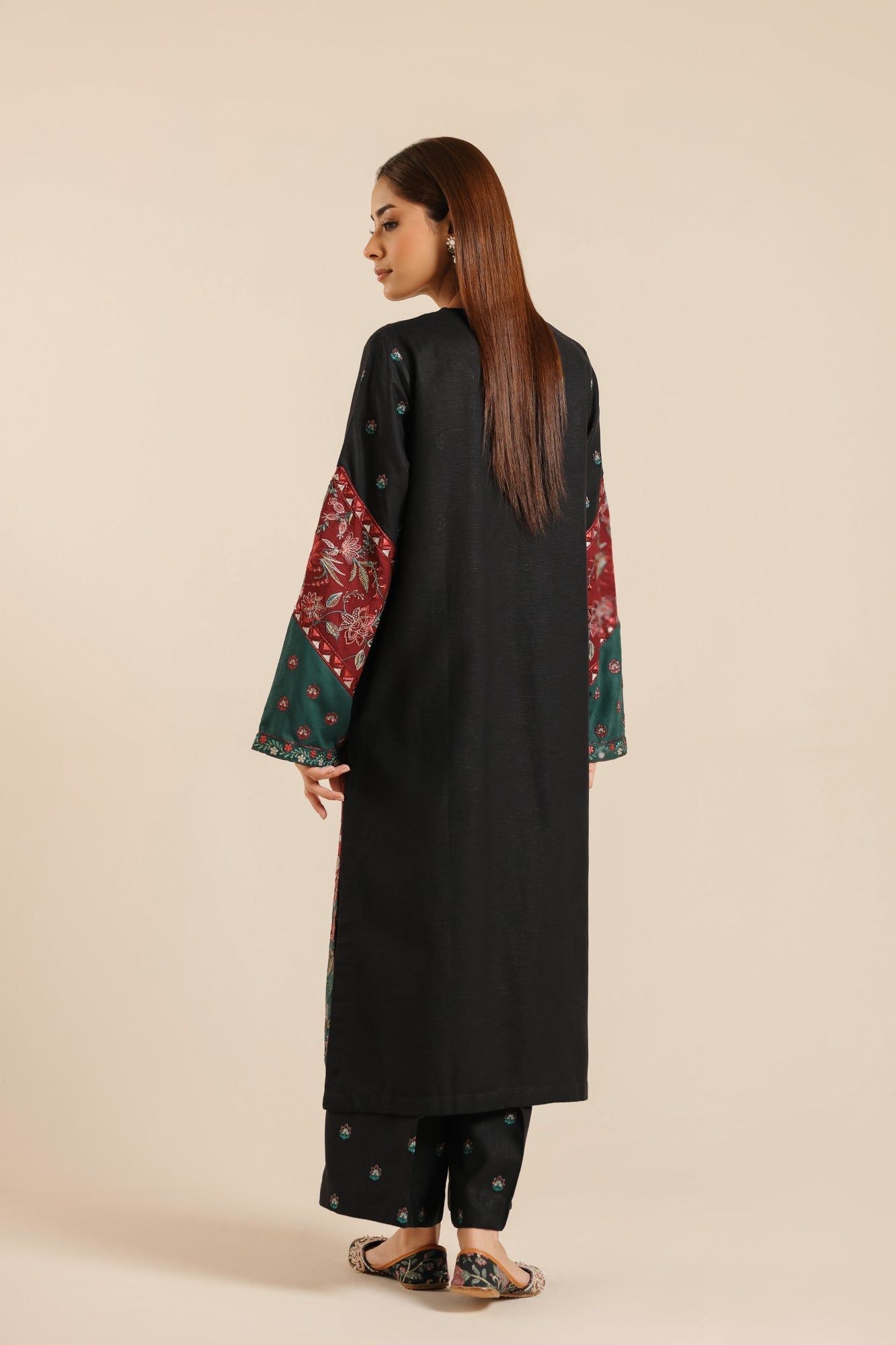 EMBROIDERED SUIT (E2633/103/901)