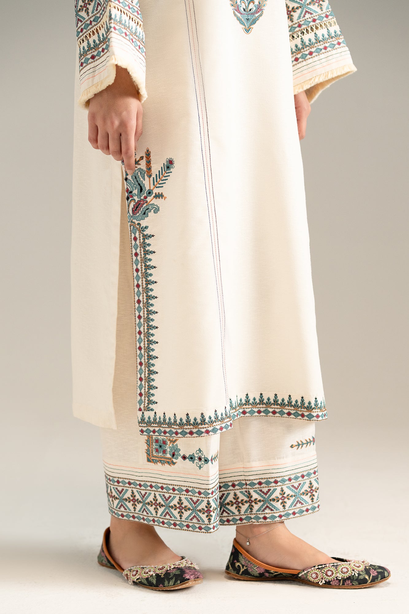 EMBROIDERED SUIT (E2763/103/002)