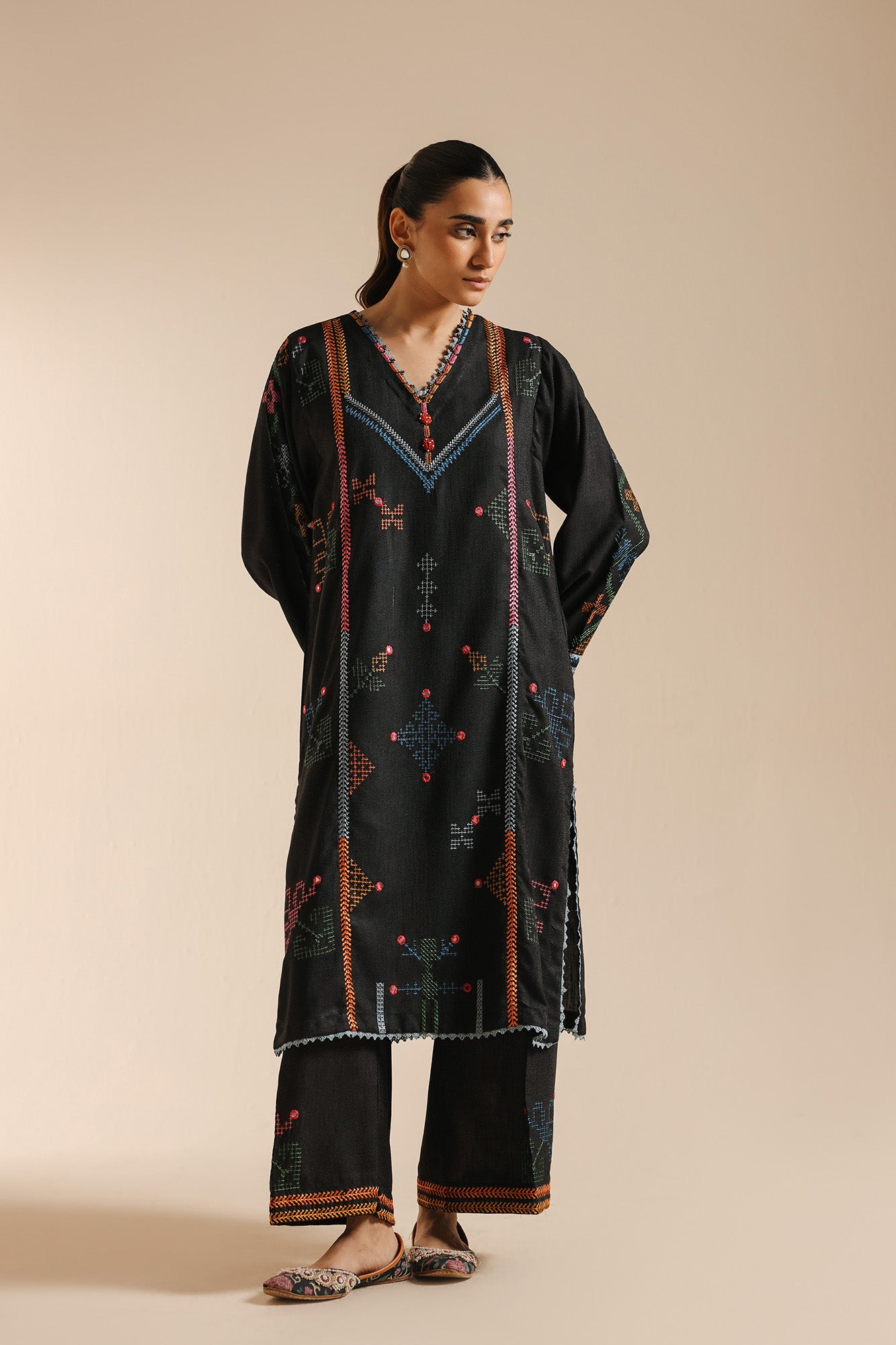 EMBROIDERED SUIT (E2774/103/902)