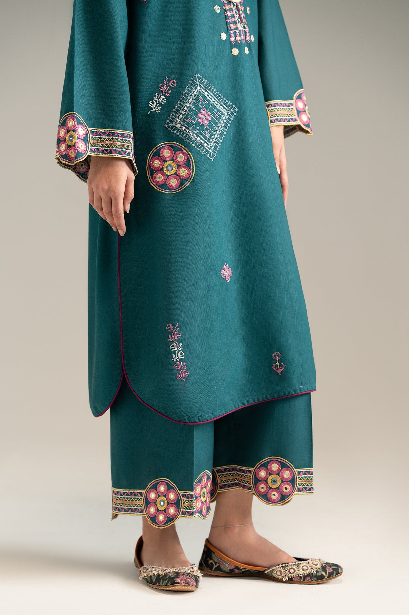 EMBROIDERED SUIT (E2797/103/711)