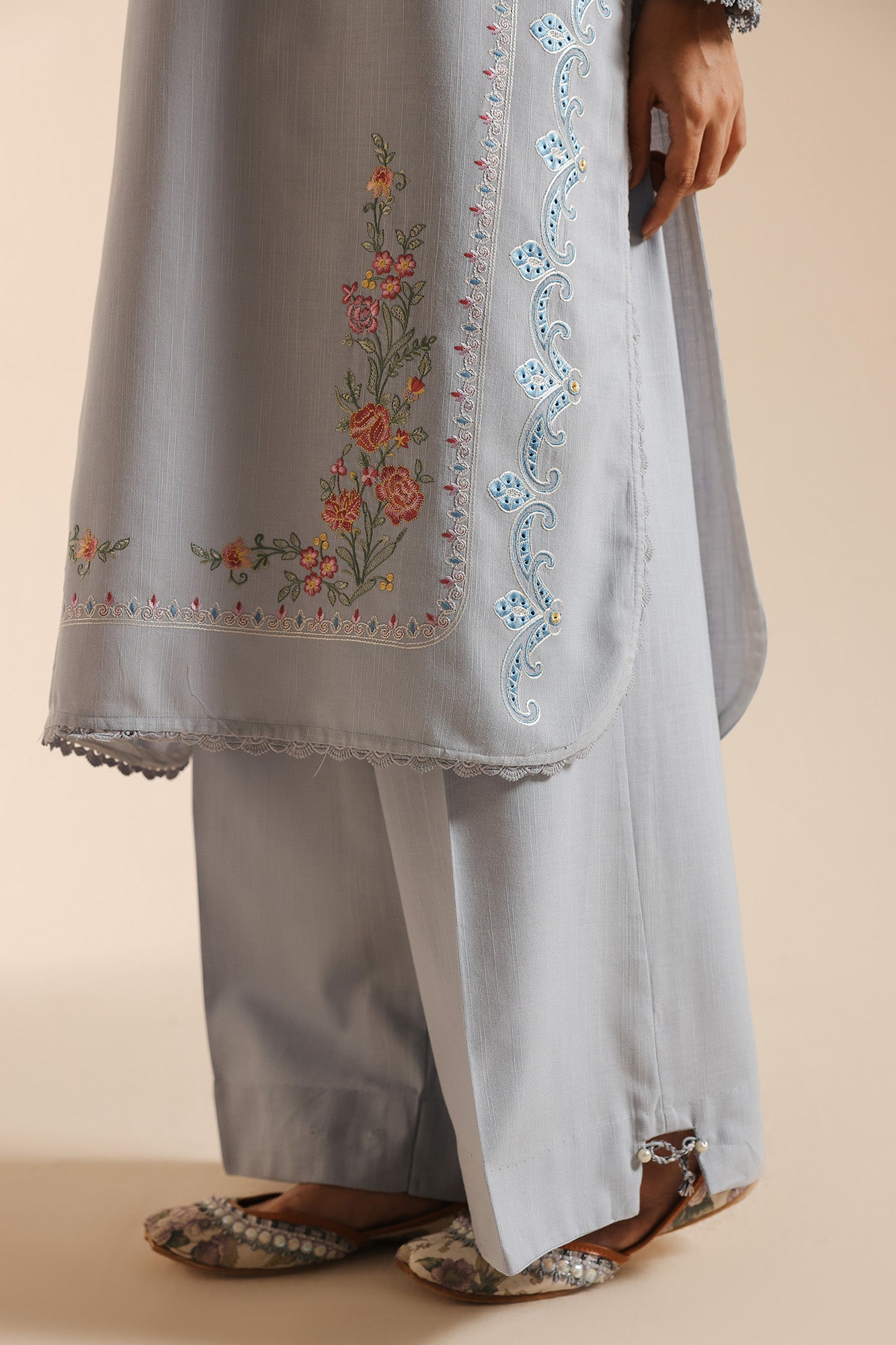 EMBROIDERED SUIT (E2802/103/635)