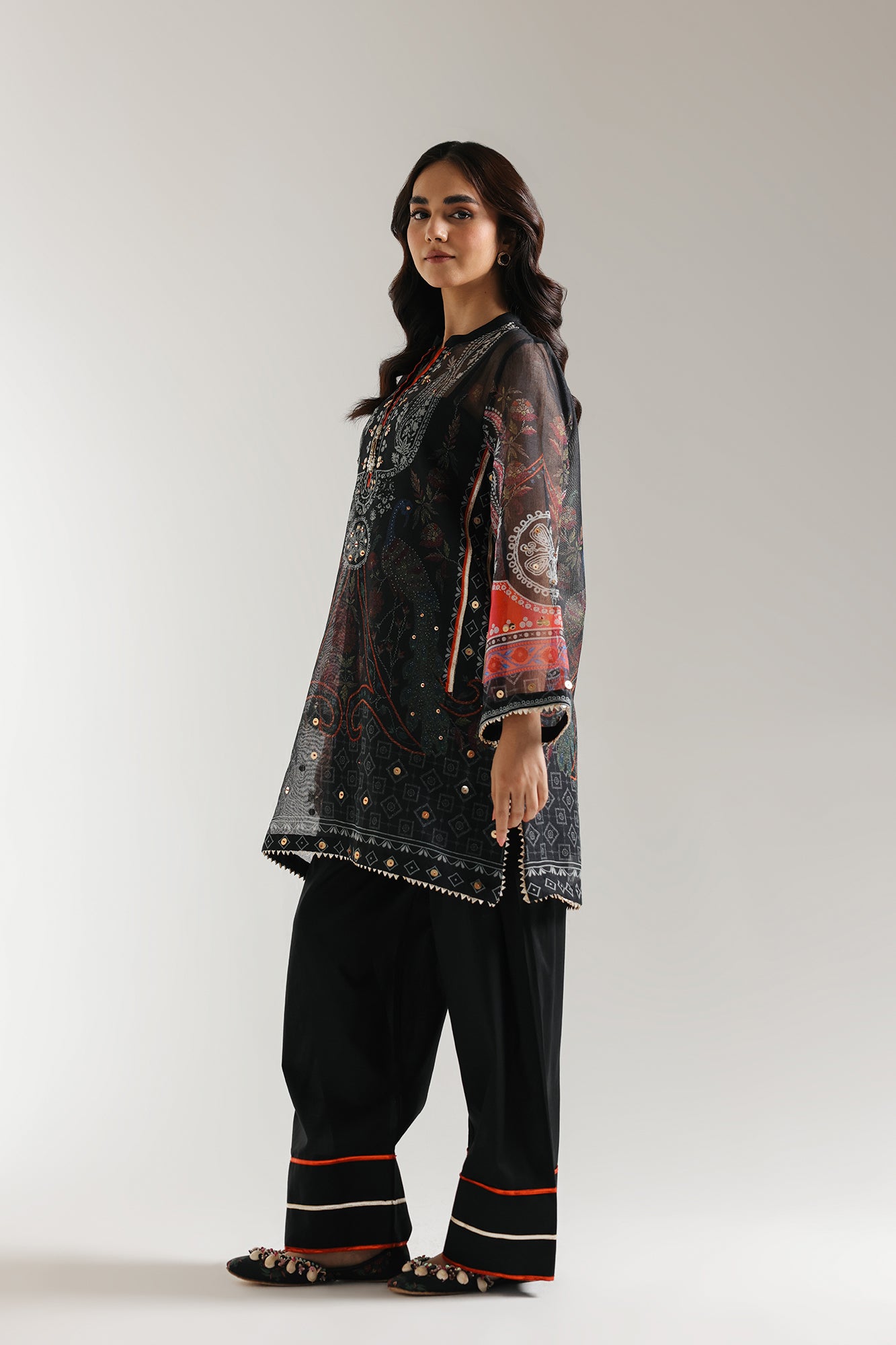 EMBROIDERED SUIT (E3079/103/901)