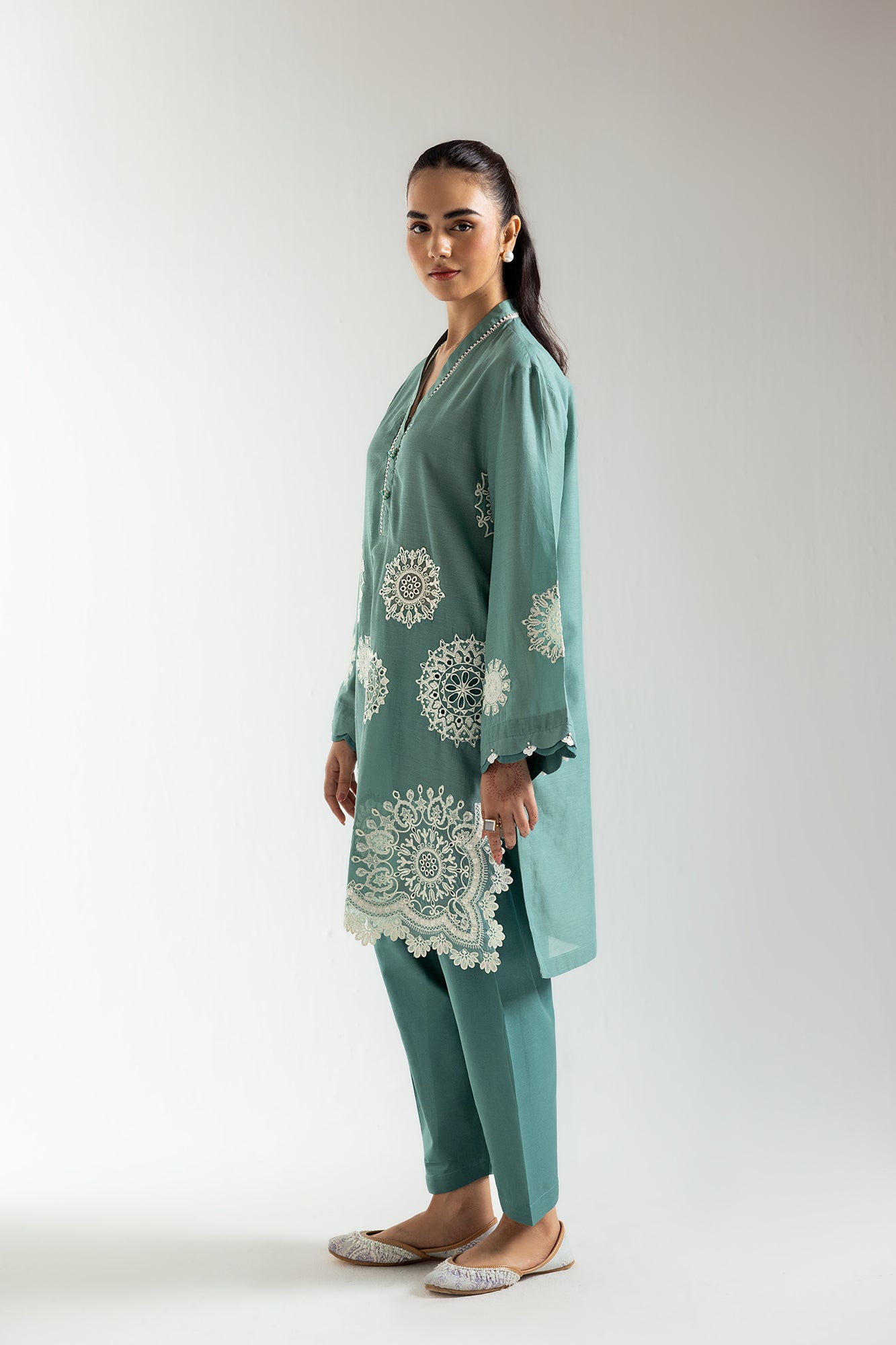 EMBROIDERED SUIT (E3109/103/713)