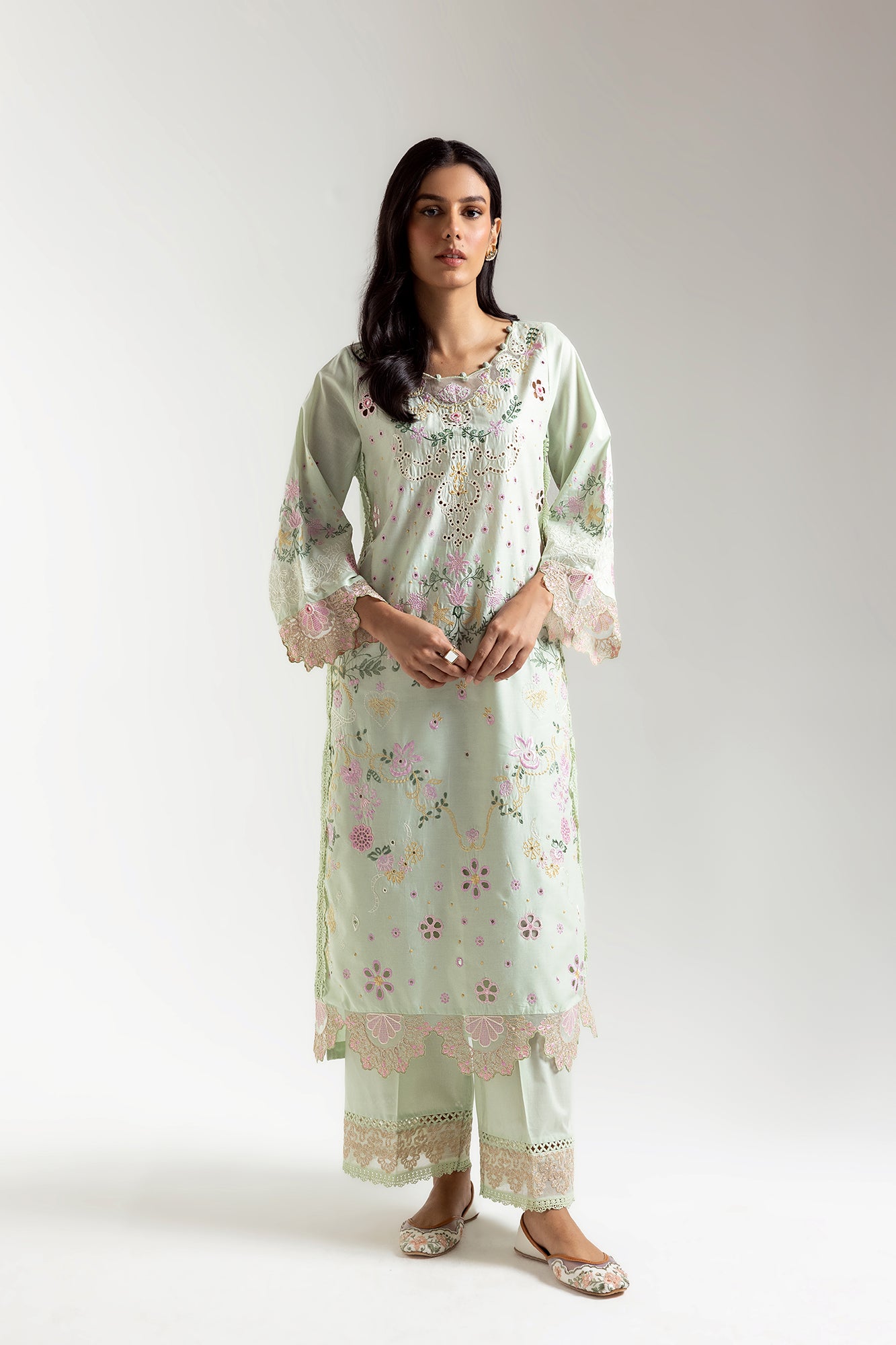 EMBROIDERED SUIT (E3123/103/720)