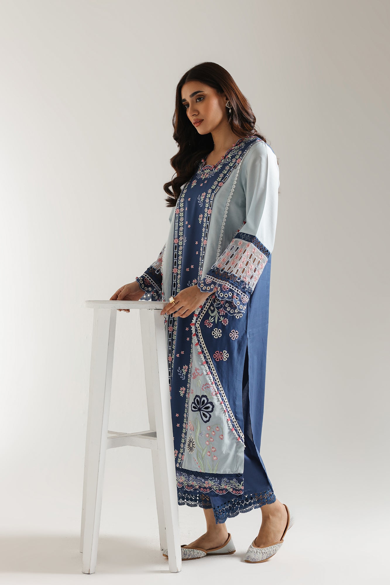 EMBROIDERED SUIT (E3126/103/622)