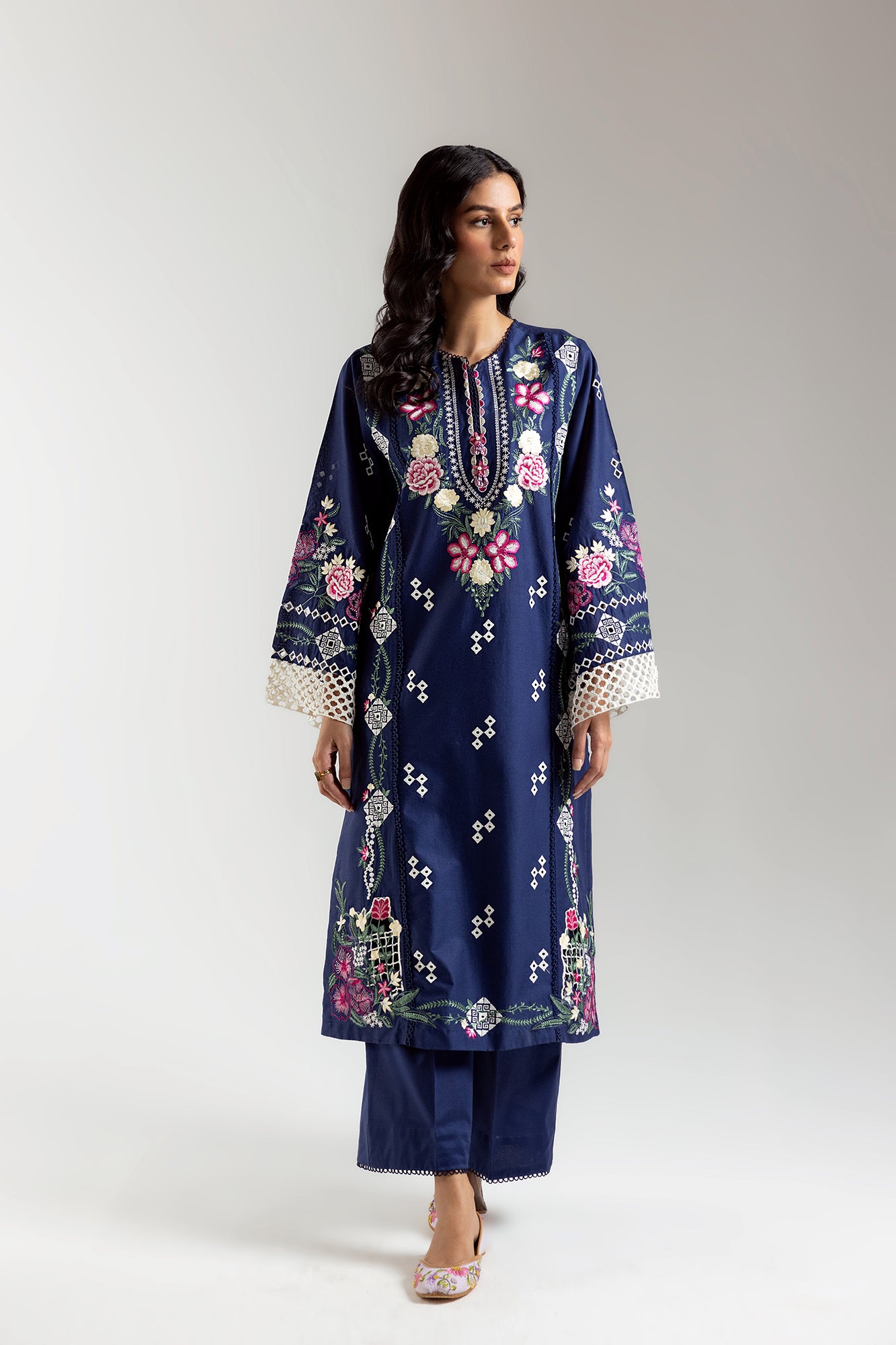 EMBROIDERED SUIT (E3187/103/619)