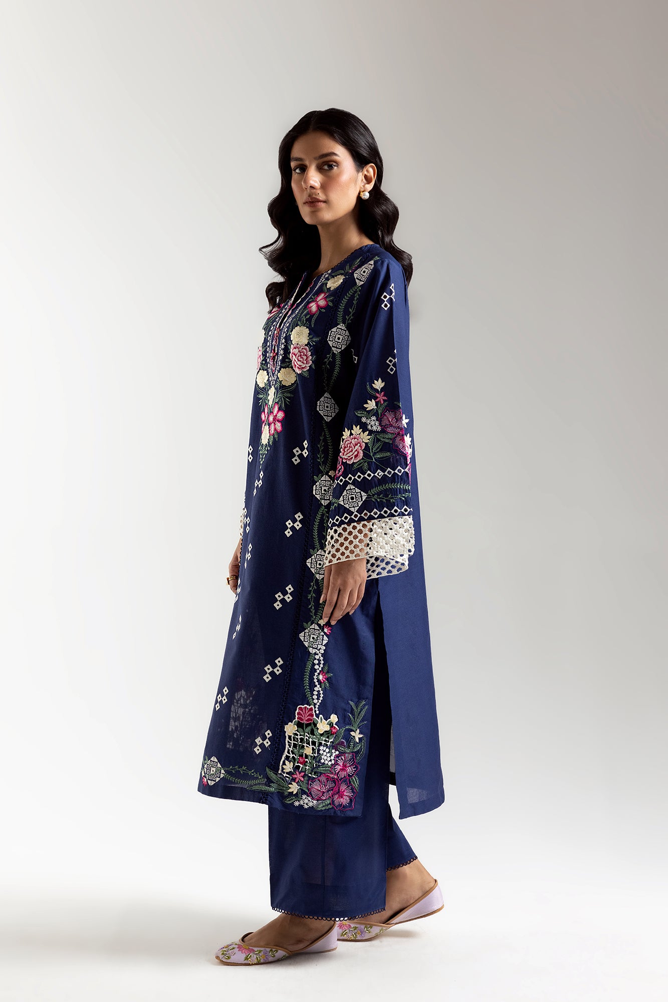EMBROIDERED SUIT (E3187/103/619)