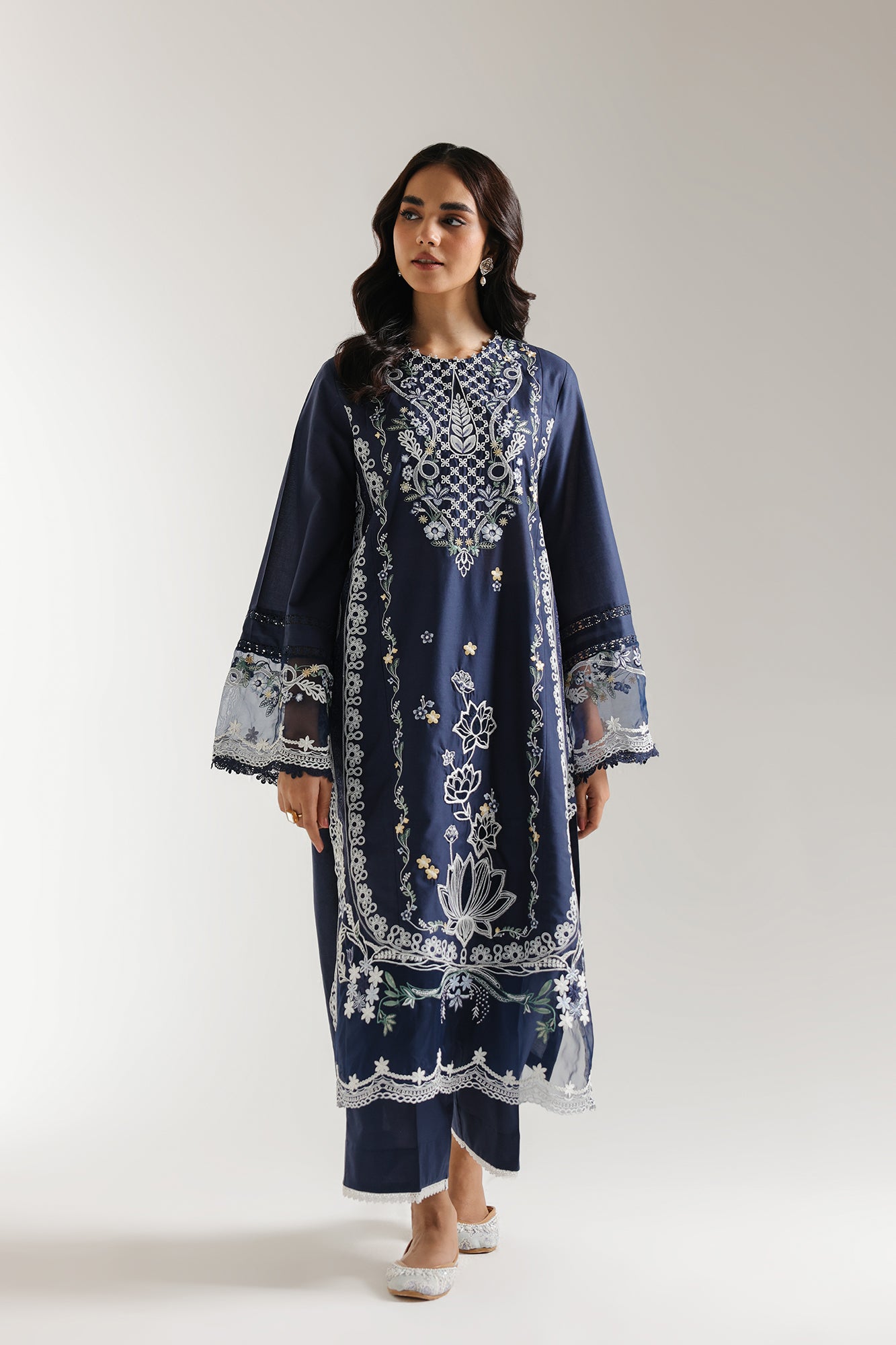 EMBROIDERED SUIT (E3213/103/618)
