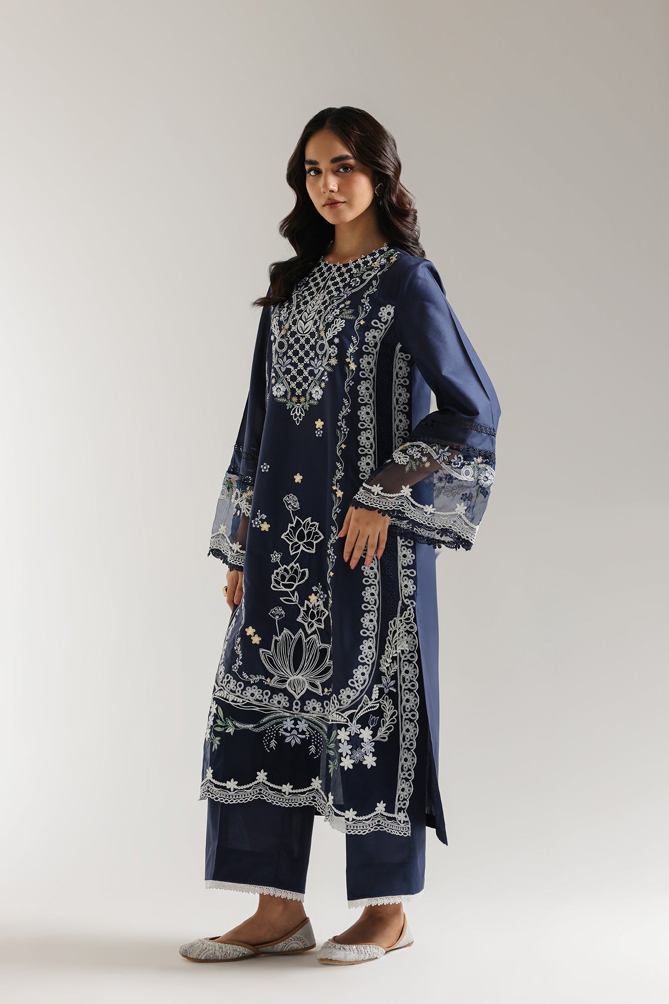 EMBROIDERED SUIT (E3213/103/618)