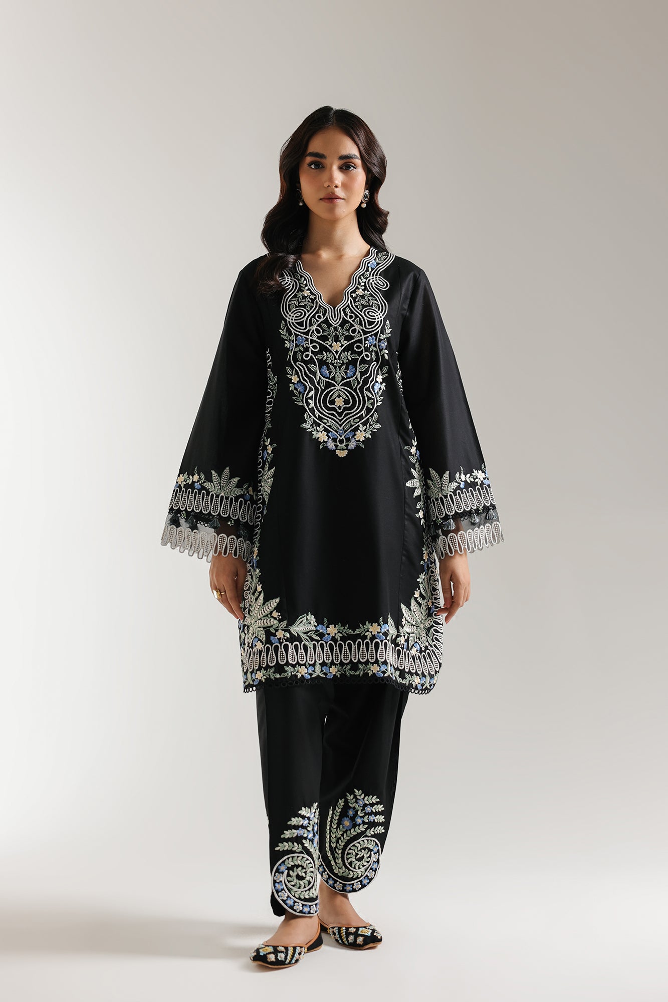 EMBROIDERED SUIT (E3215/103/902)