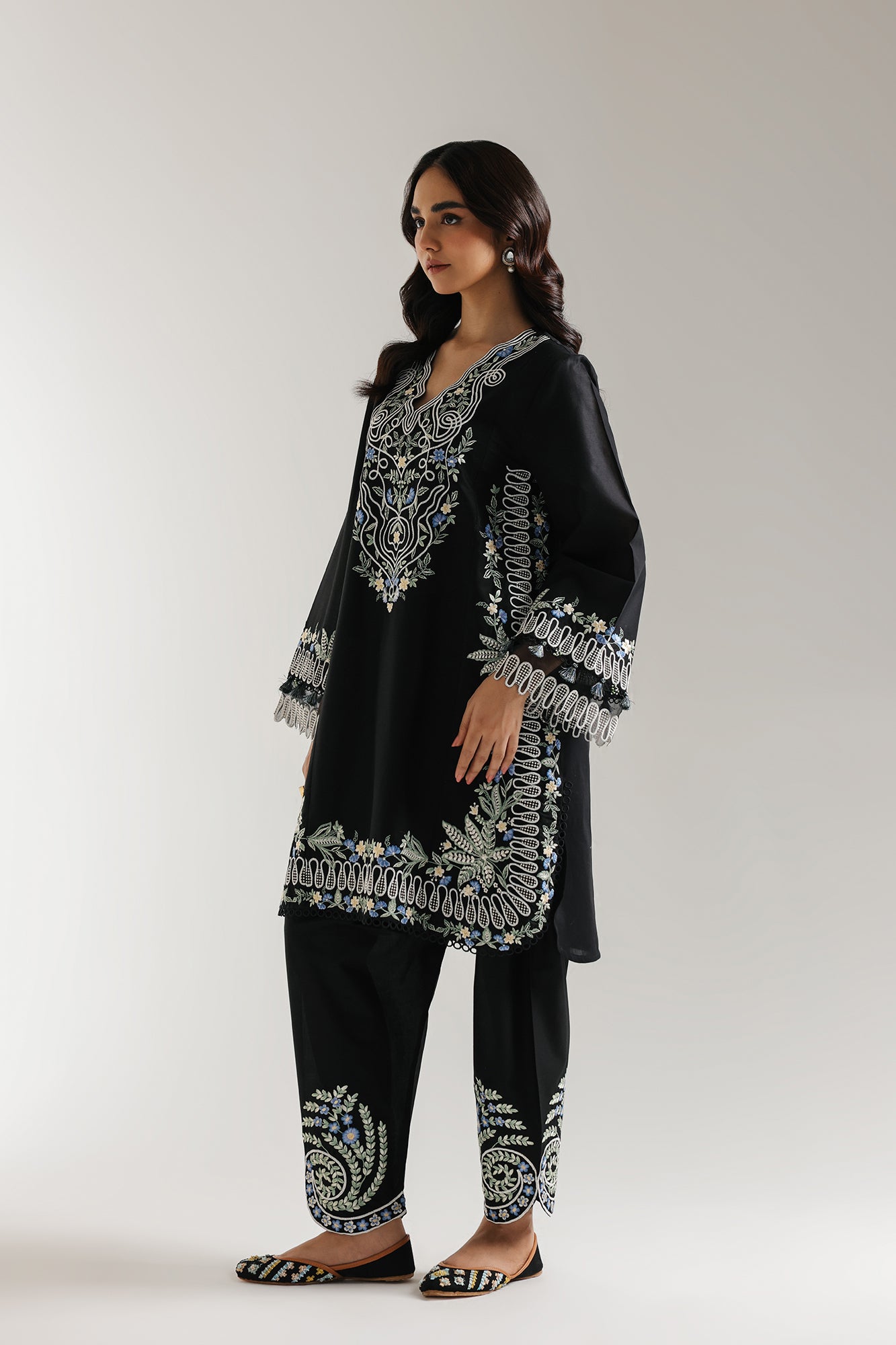 EMBROIDERED SUIT (E3215/103/902)