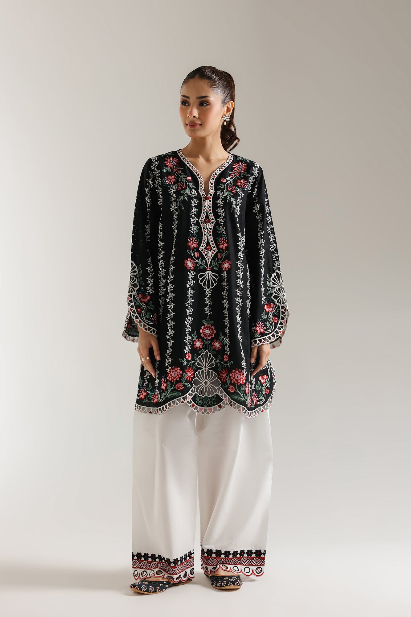 EMBROIDERED SUIT (E3219/103/902)
