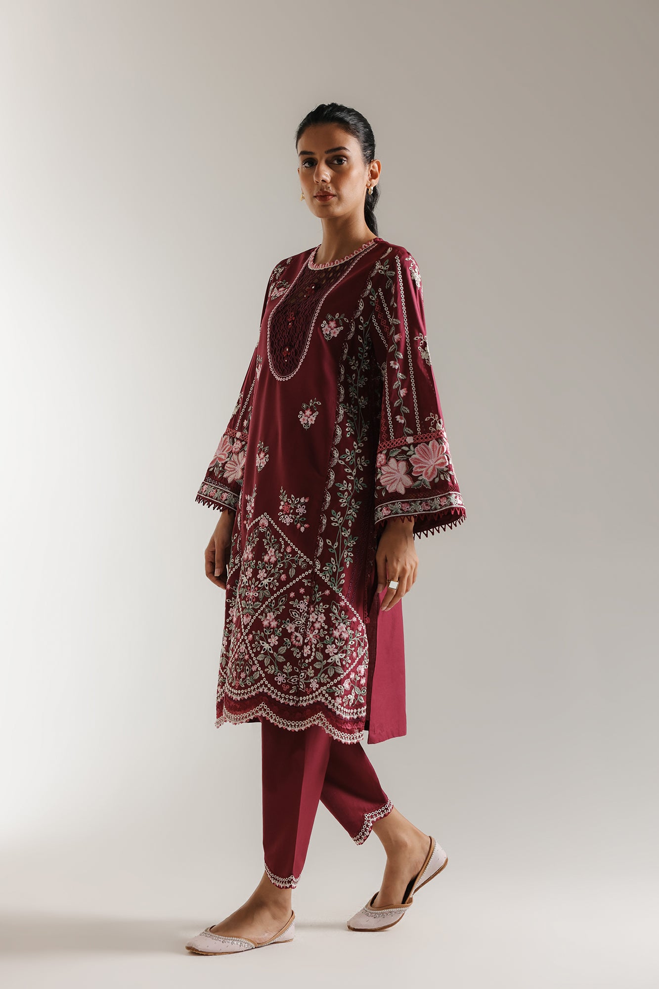 EMBROIDERED SUIT (E3223/103/523)