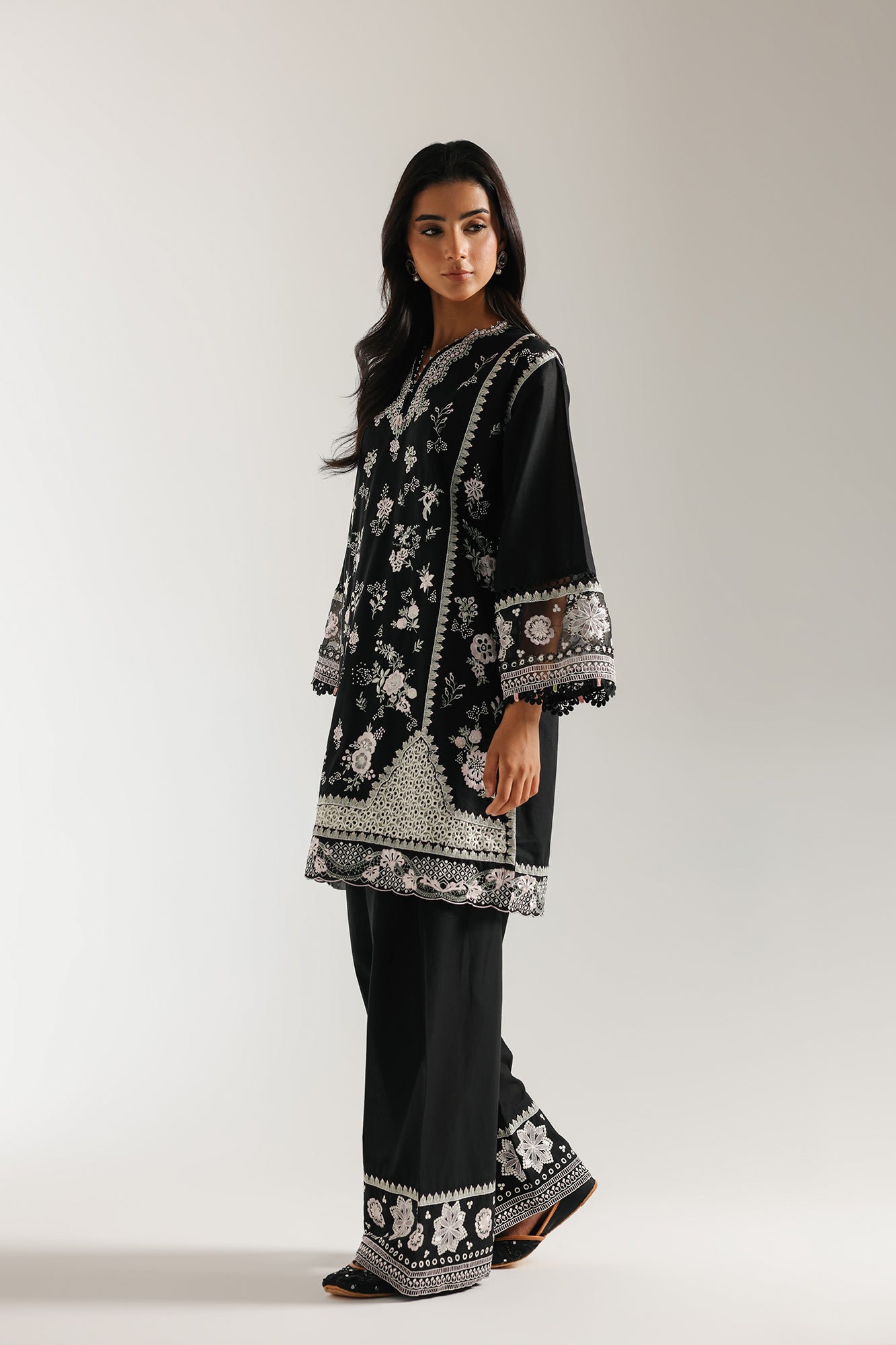 EMBROIDERED SUIT (E3224/103/902)