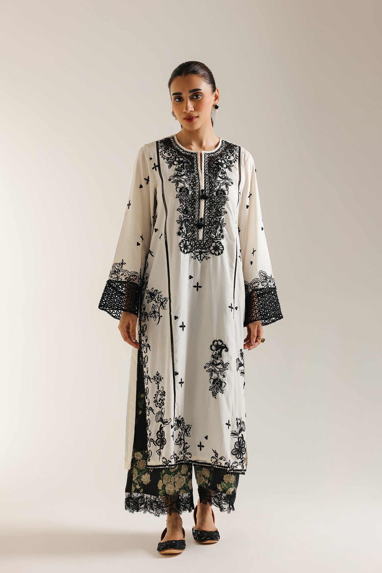 EMBROIDERED SUIT (E3226/103/002)