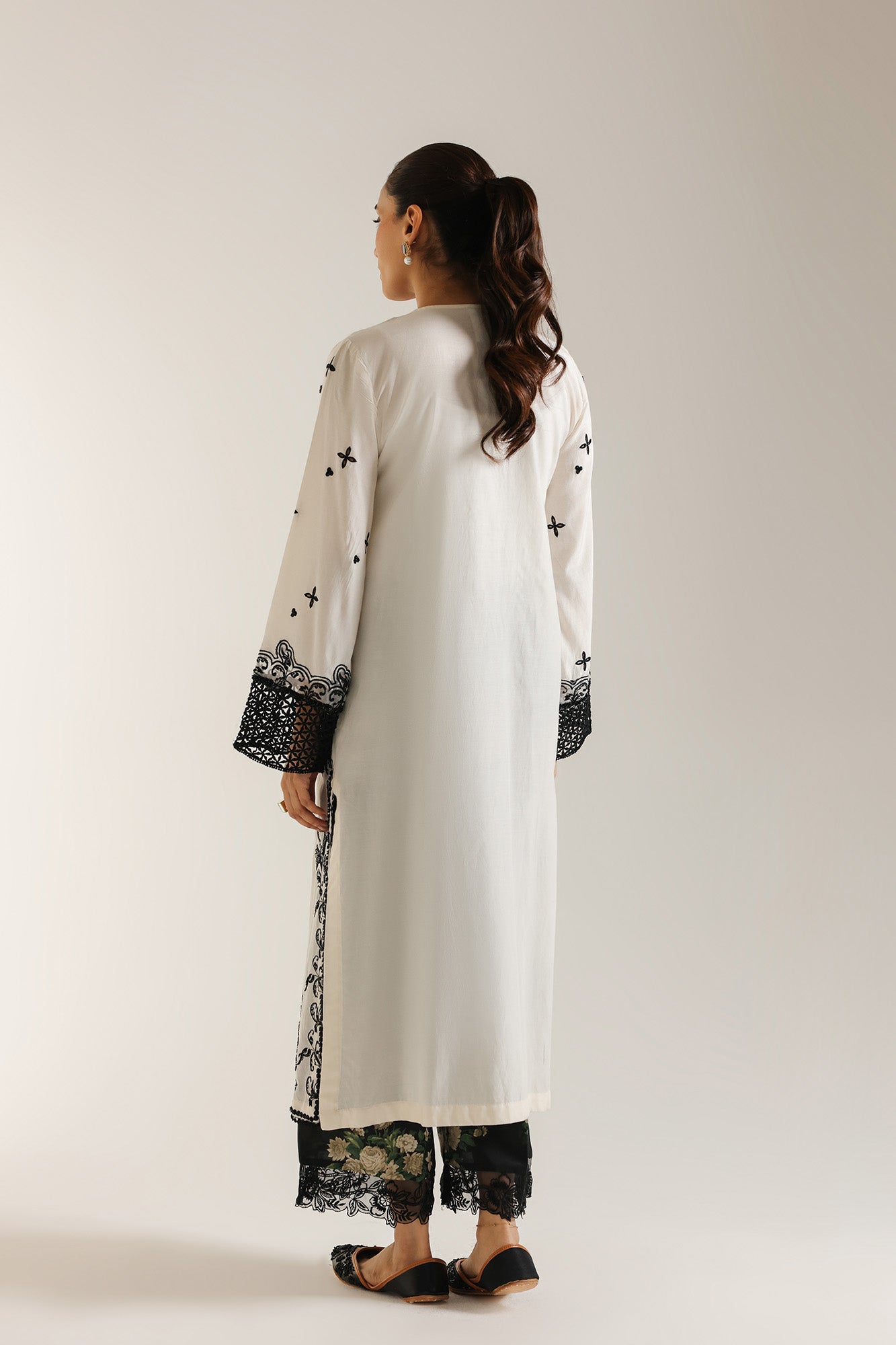EMBROIDERED SUIT (E3226/103/002)
