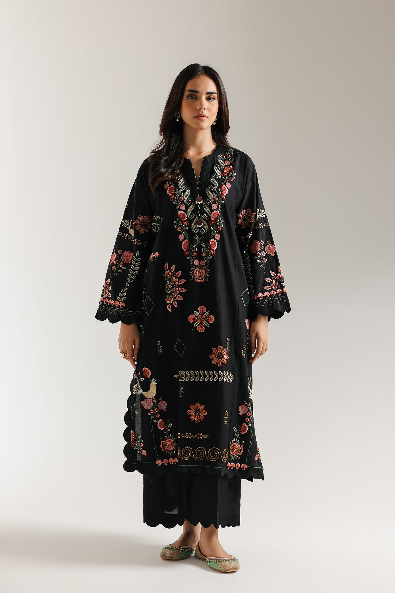 EMBROIDERED SUIT (E3229/103/902)