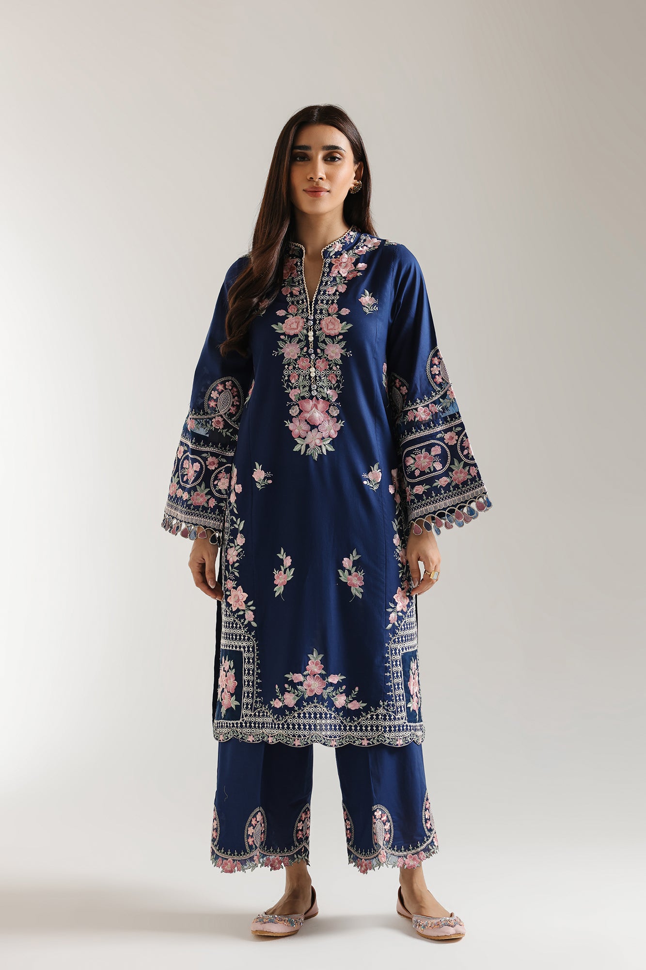 EMBROIDERED SUIT (E3233/103/619)