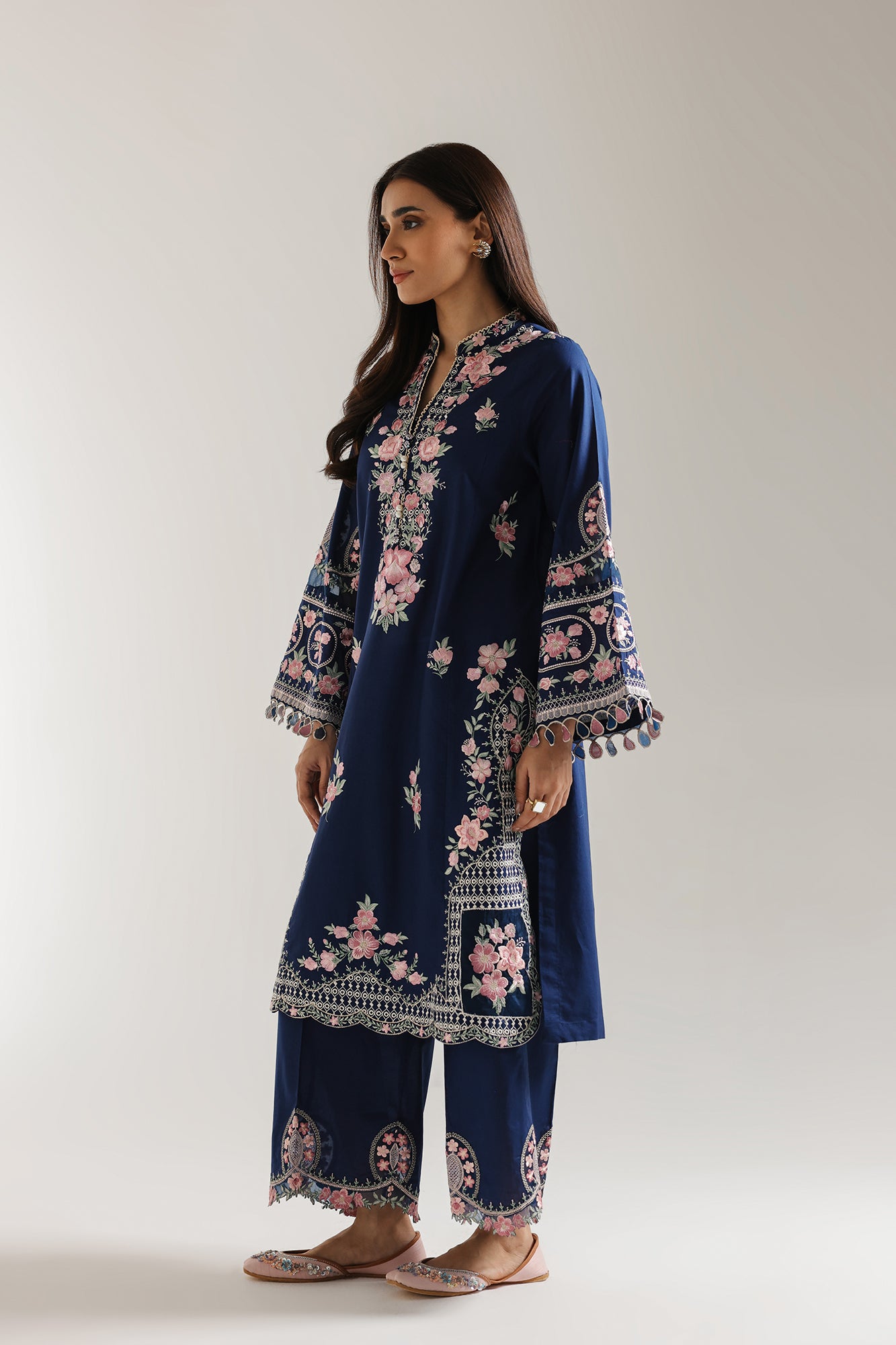EMBROIDERED SUIT (E3233/103/619)