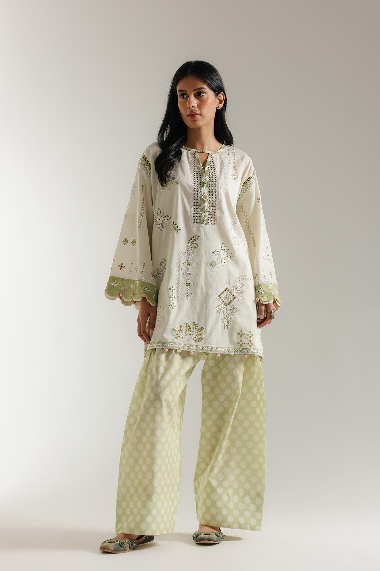 EMBROIDERED SUIT (E3242/103/110)