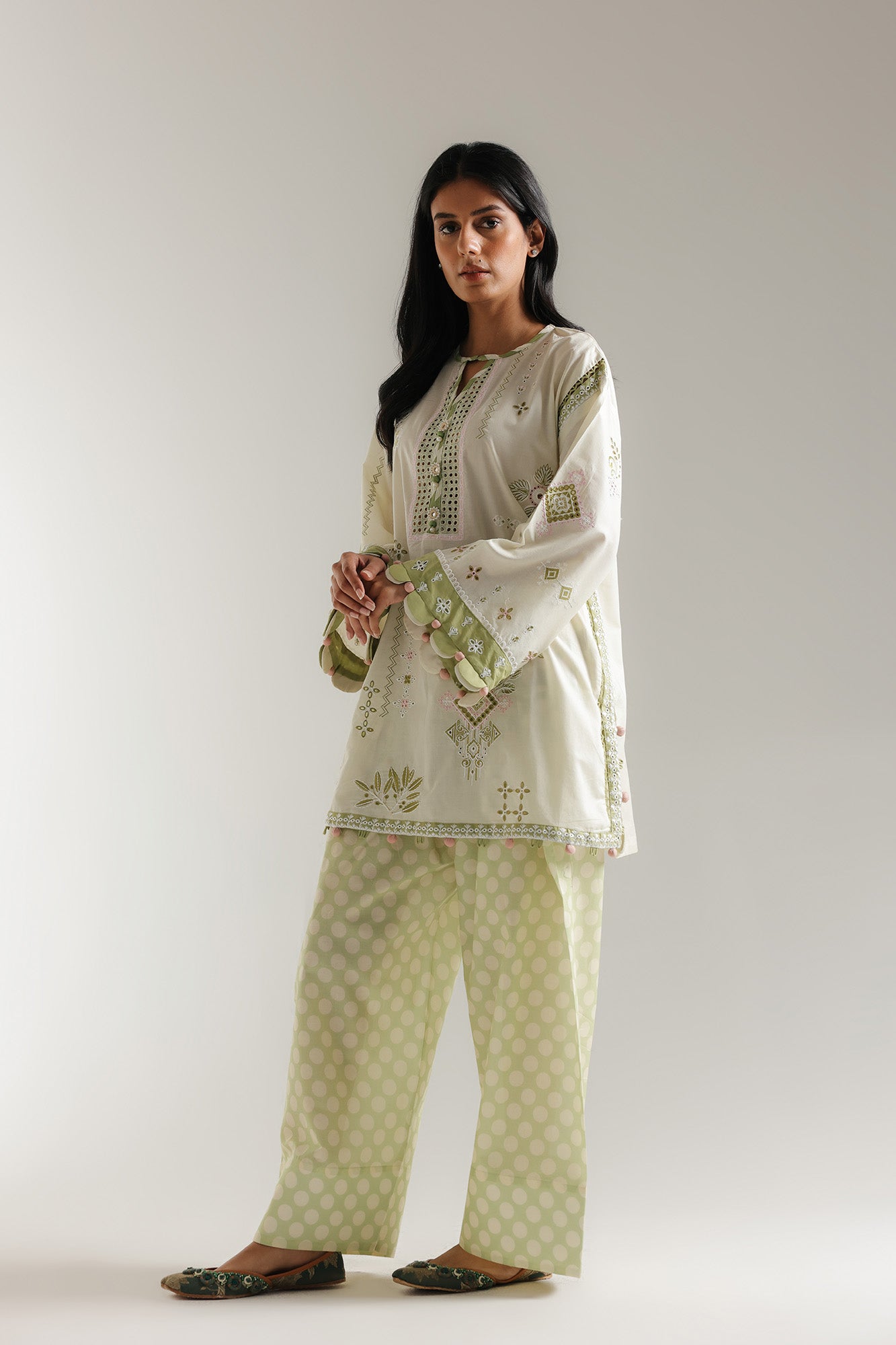 EMBROIDERED SUIT (E3242/103/110)