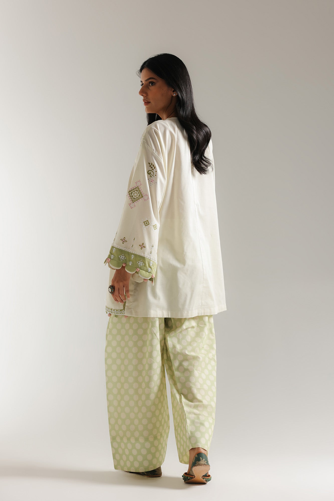 EMBROIDERED SUIT (E3242/103/110)