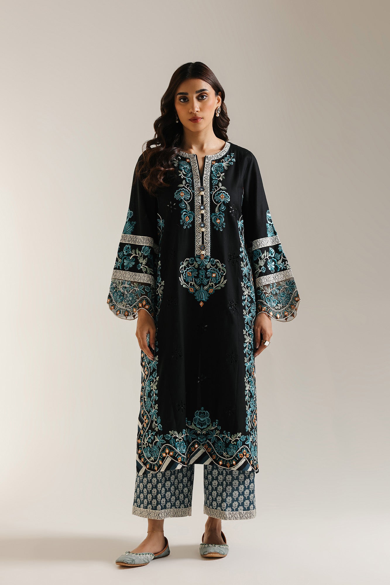 EMBROIDERED SUIT (E3245/103/902)