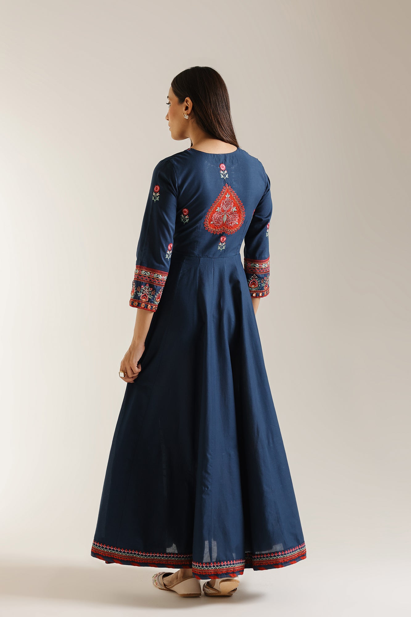 EMBROIDERED PISHWAS (E3260/103/603)