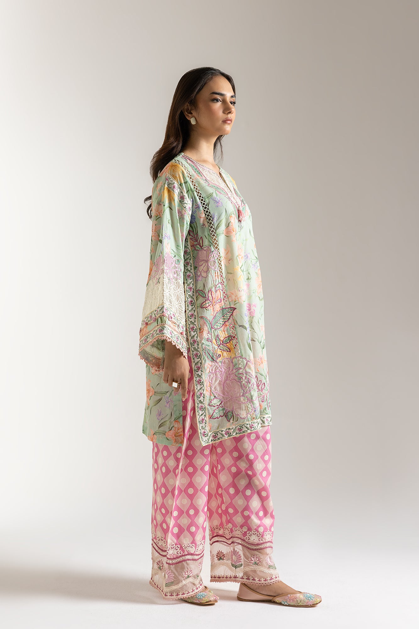 EMBROIDERED SUIT (E3262/103/130)