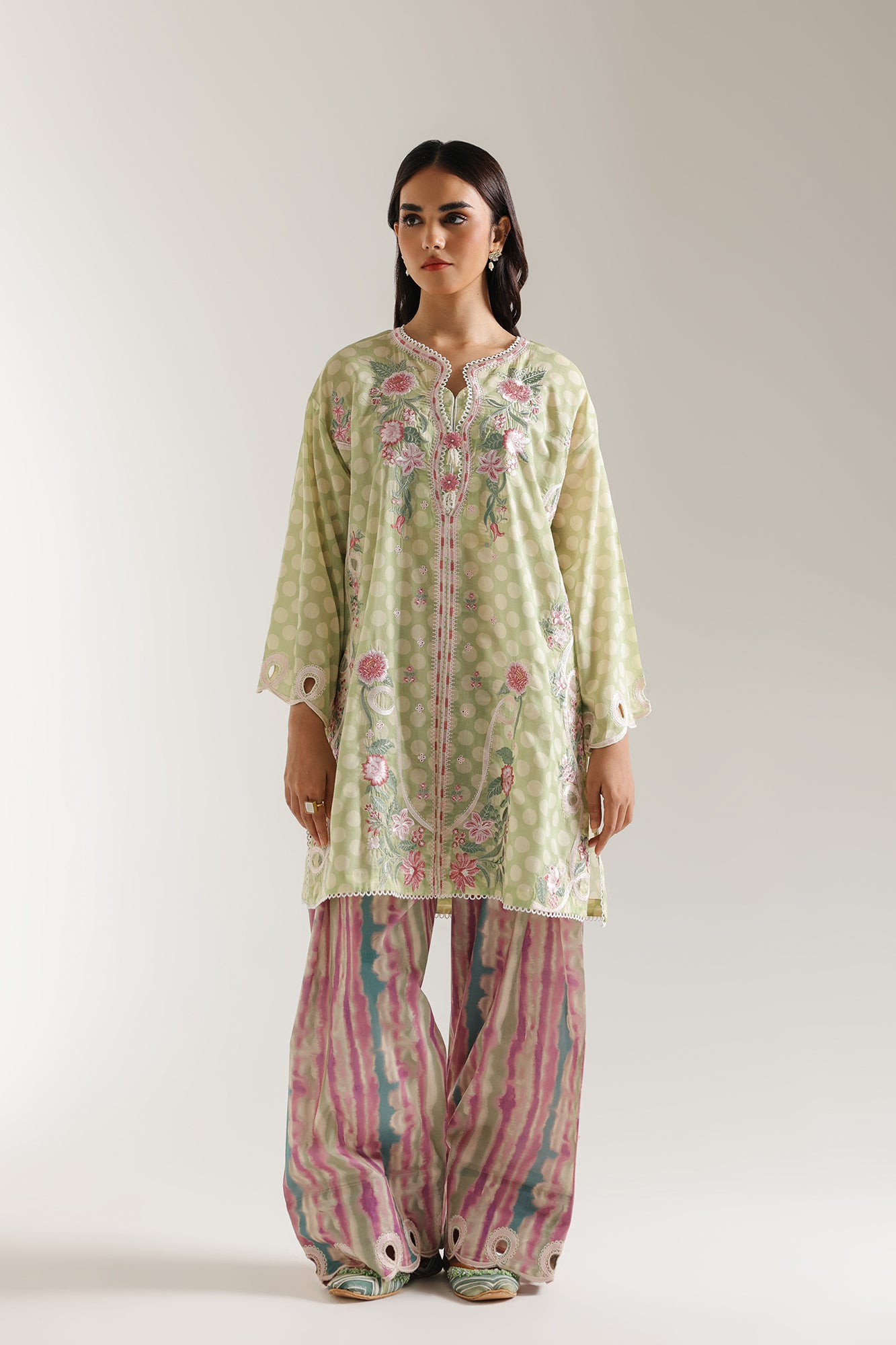 EMBROIDERED SUIT (E3270/103/130)