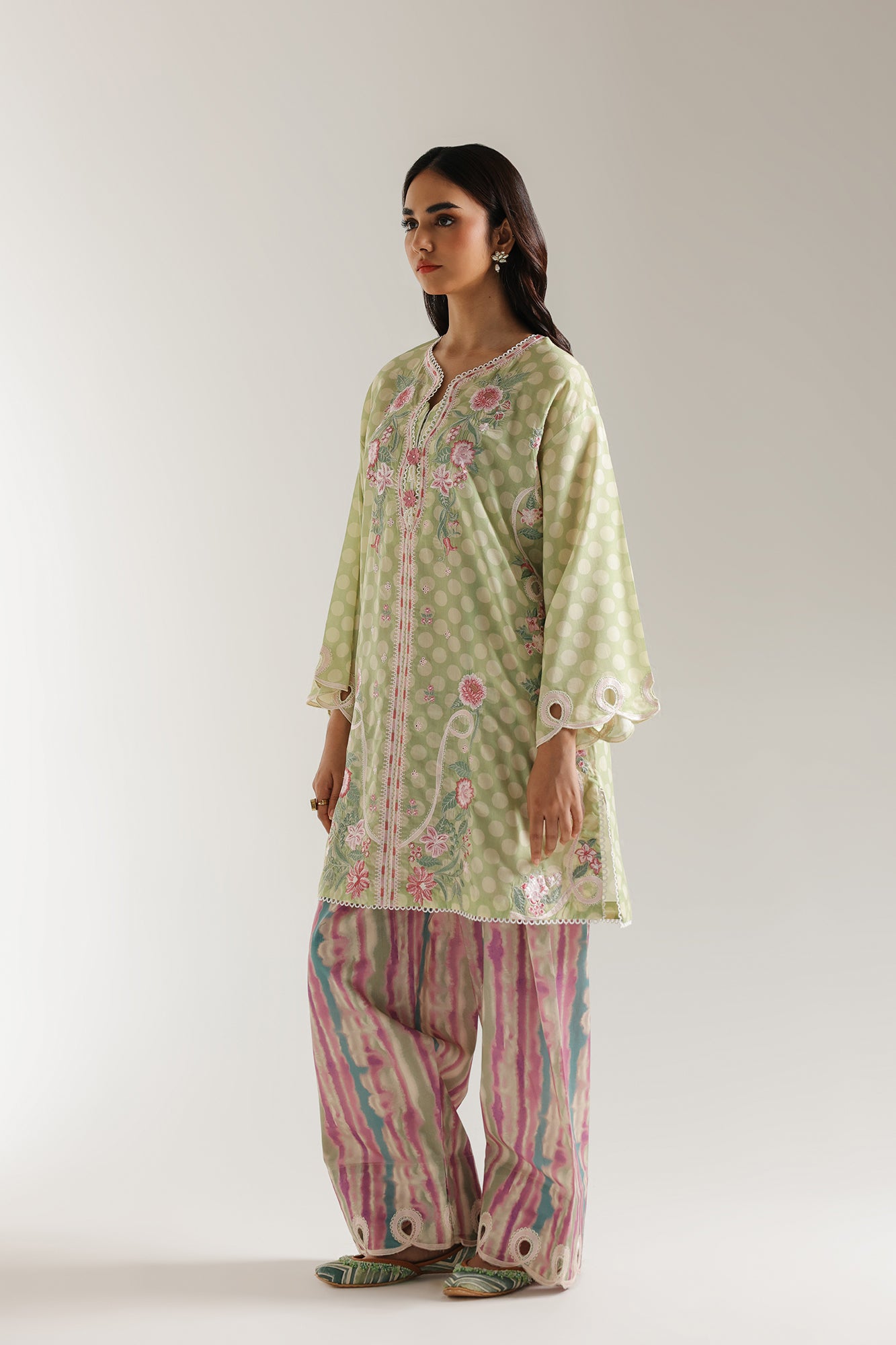 EMBROIDERED SUIT (E3270/103/130)