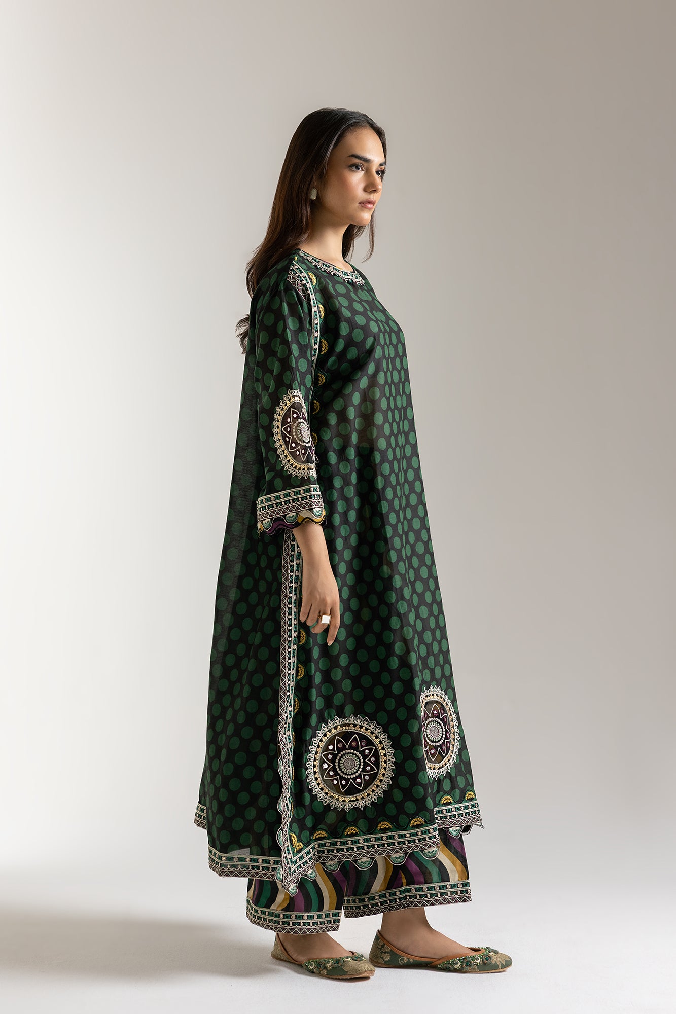 EMBROIDERED SUIT (E3273/103/708)
