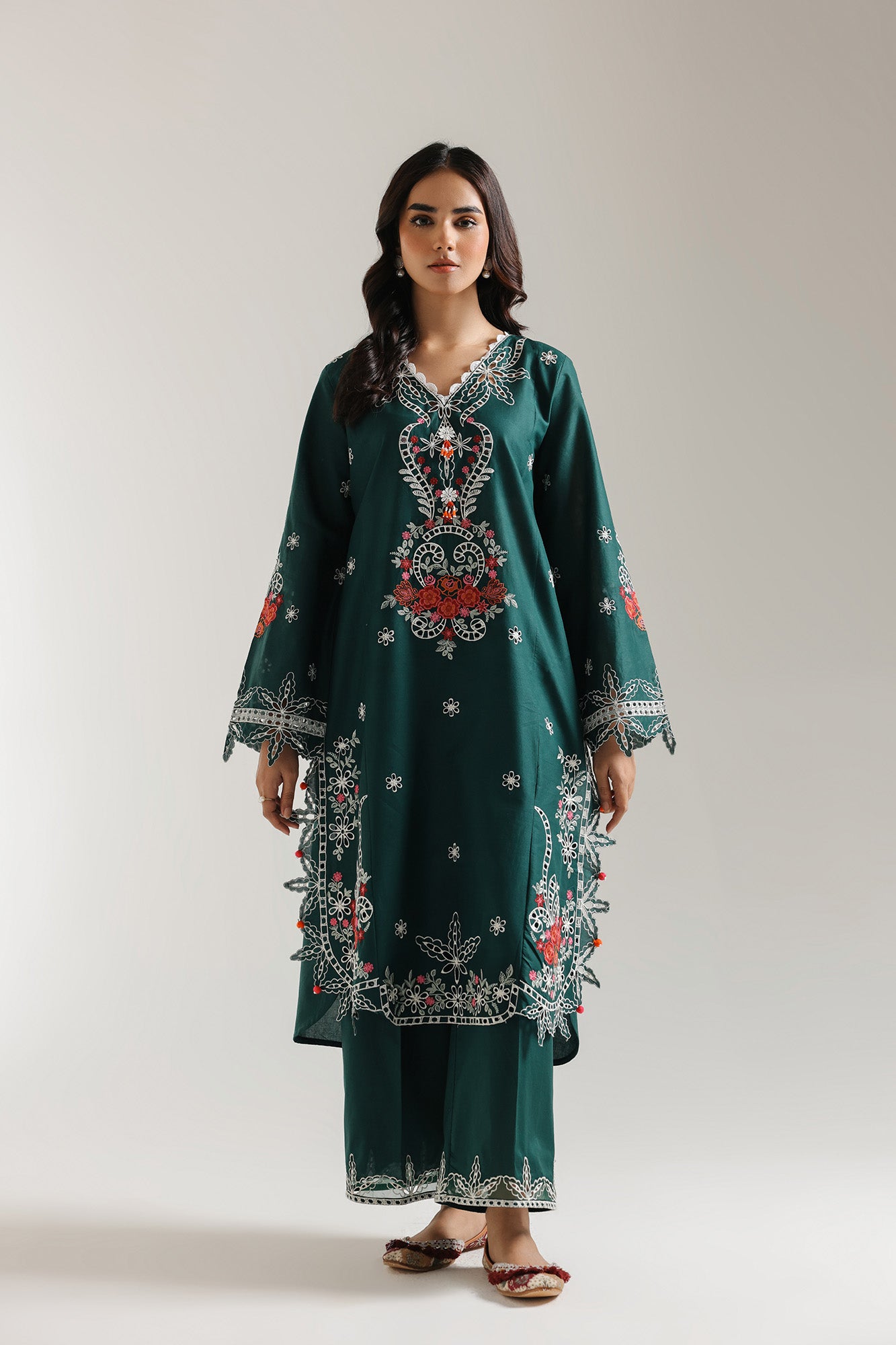 EMBROIDERED SUIT (E3286/103/708)