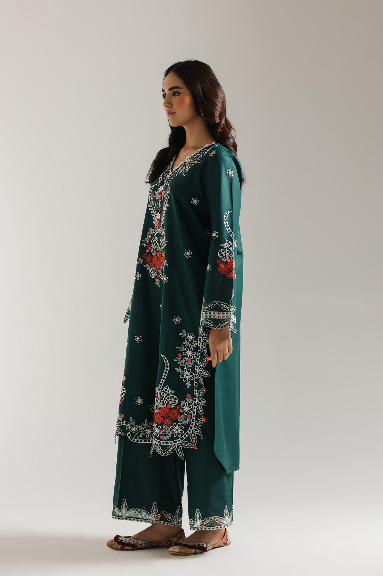 EMBROIDERED SUIT (E3286/103/708)