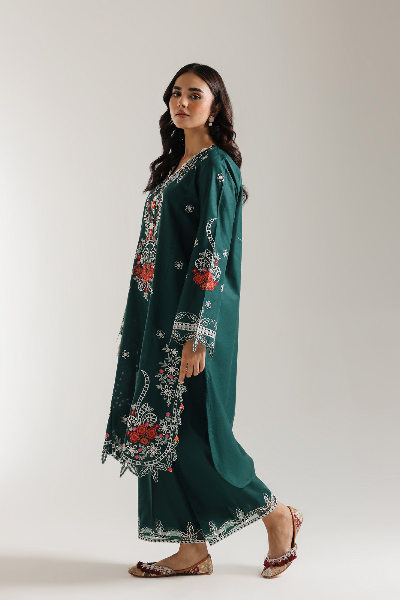 EMBROIDERED SUIT (E3286/103/708)