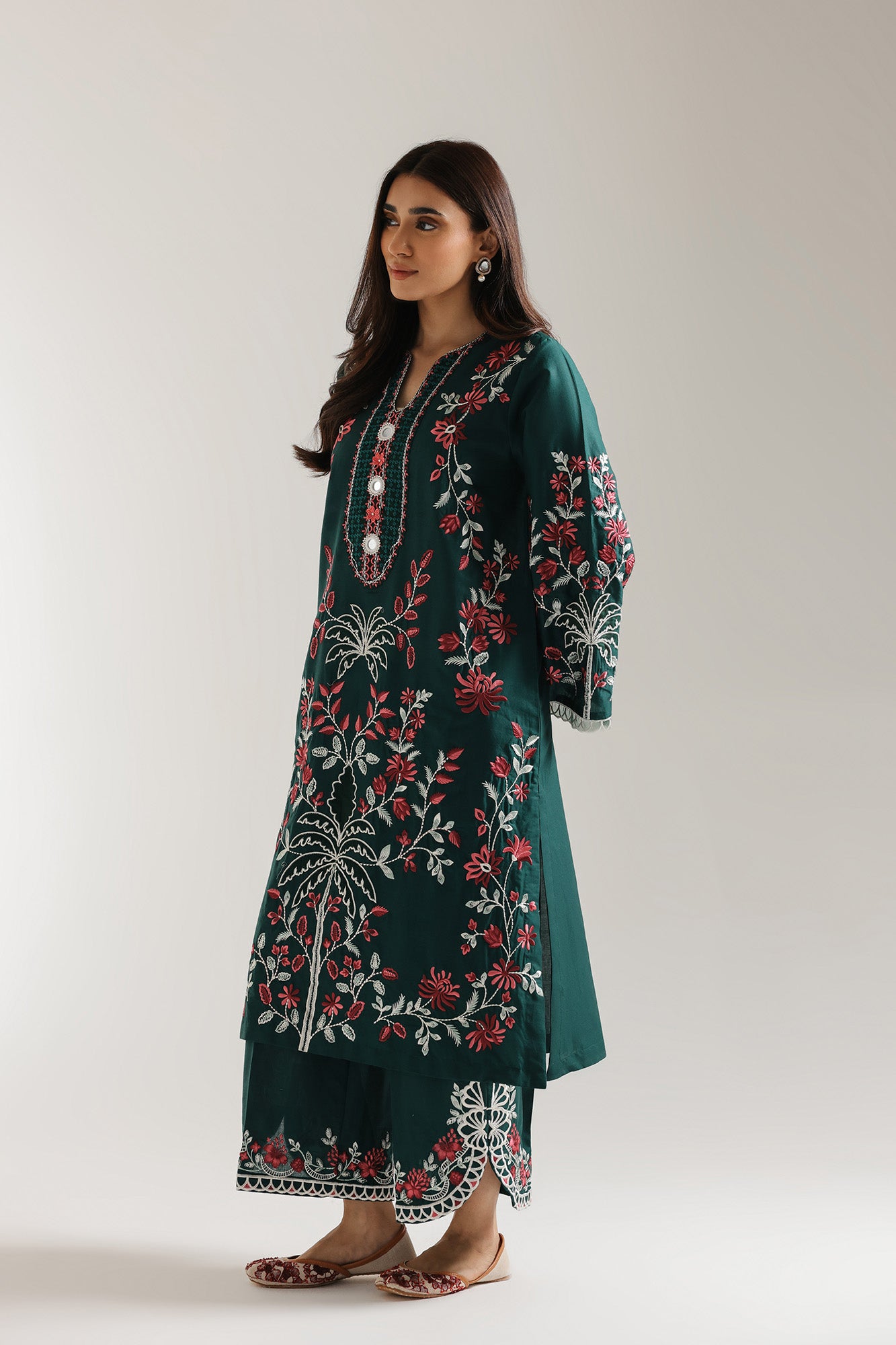 EMBROIDERED SUIT (E3287/103/705)