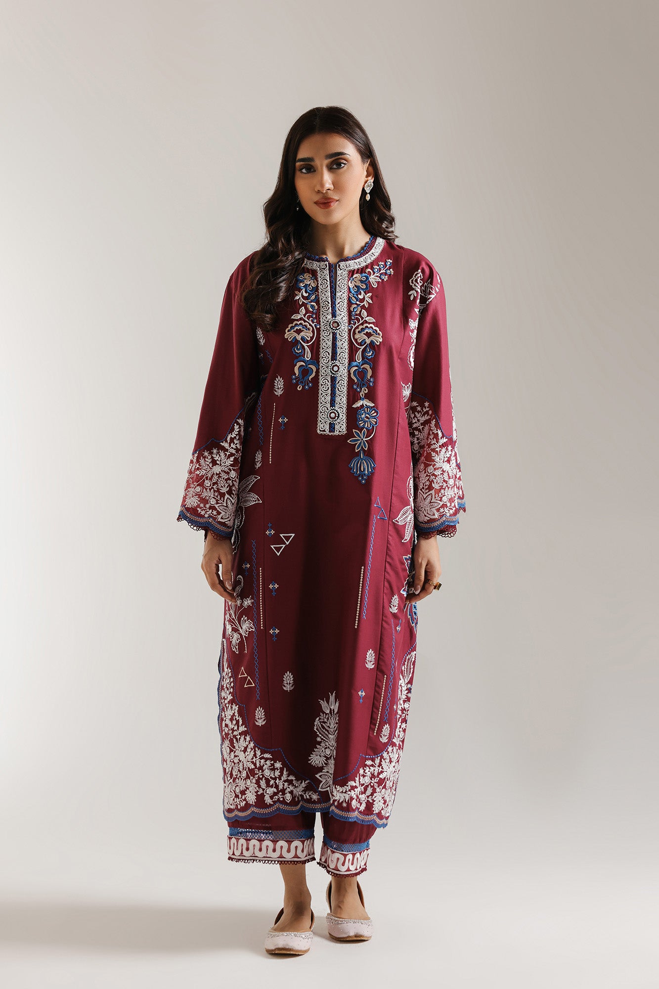 EMBROIDERED SUIT (E3289/103/523)