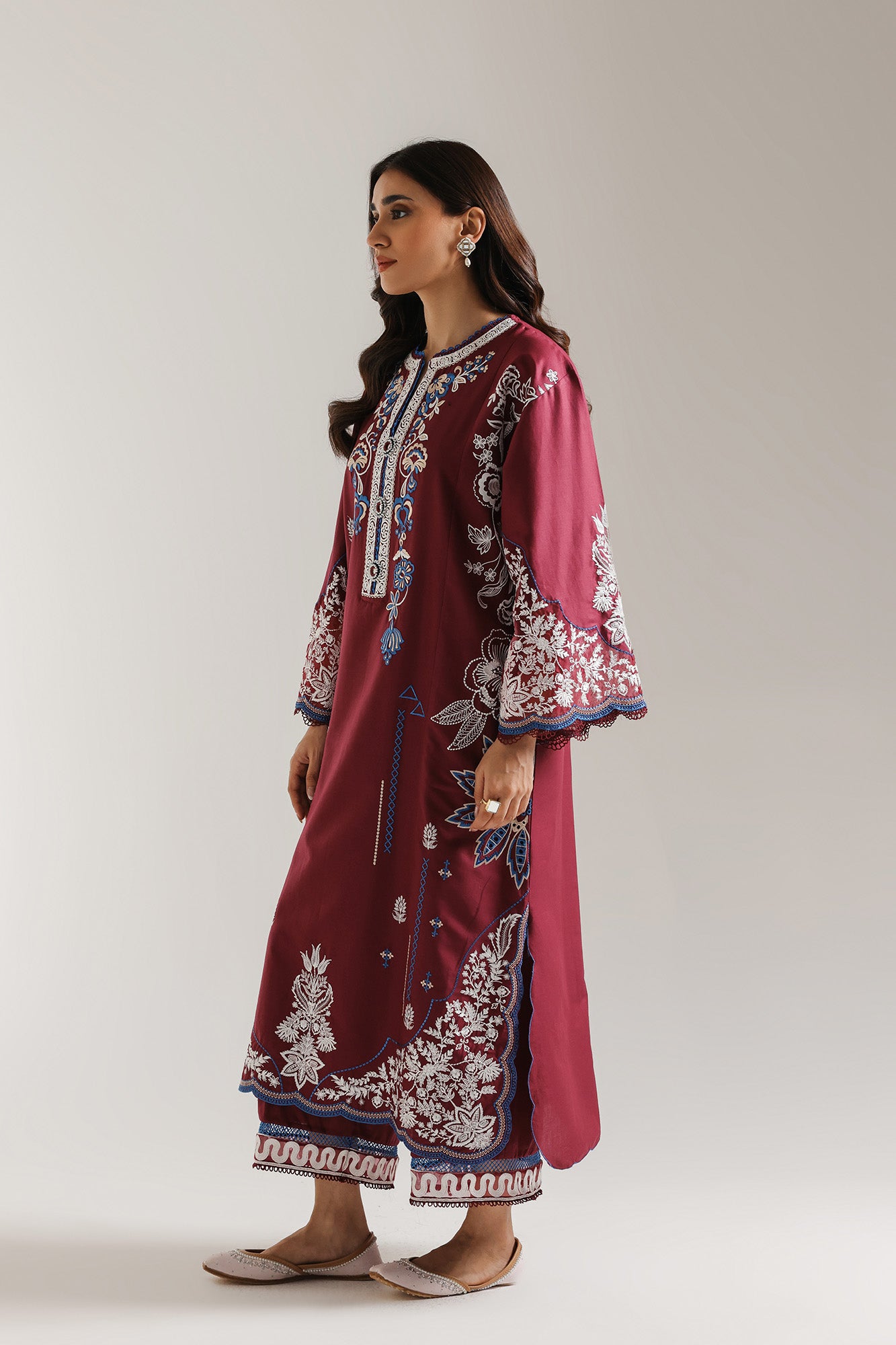 EMBROIDERED SUIT (E3289/103/523)