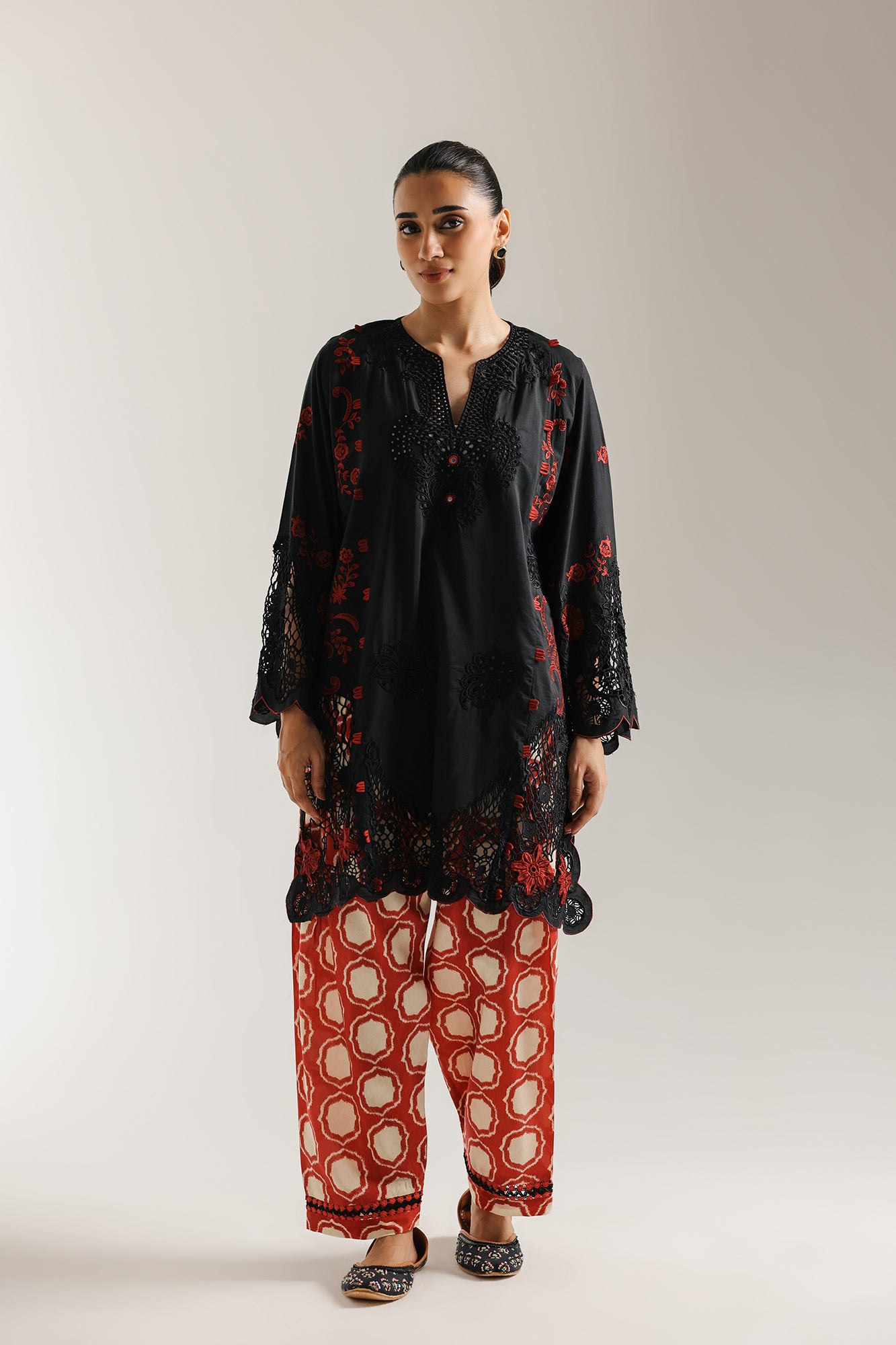 EMBROIDERED SUIT (E3295/103/902)