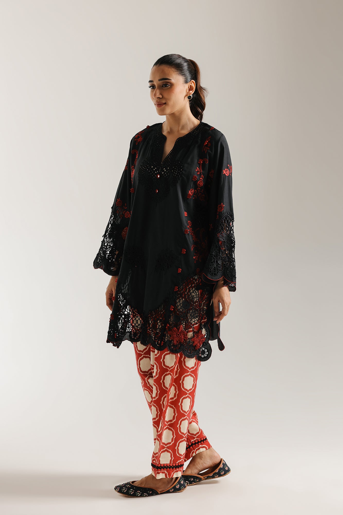 EMBROIDERED SUIT (E3295/103/902)