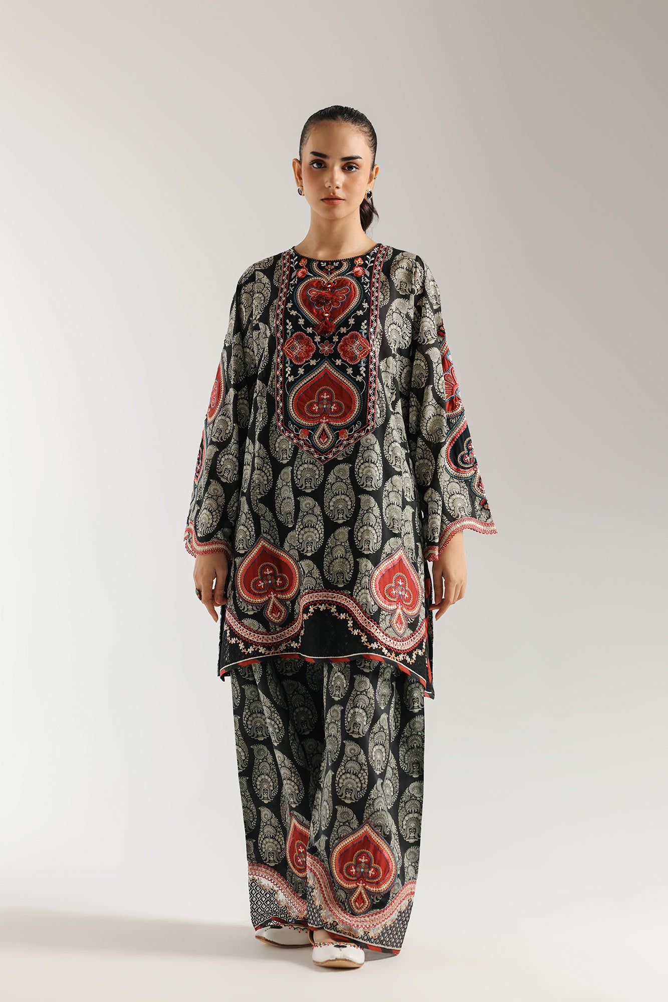 EMBROIDERED SUIT (E3296/103/902)